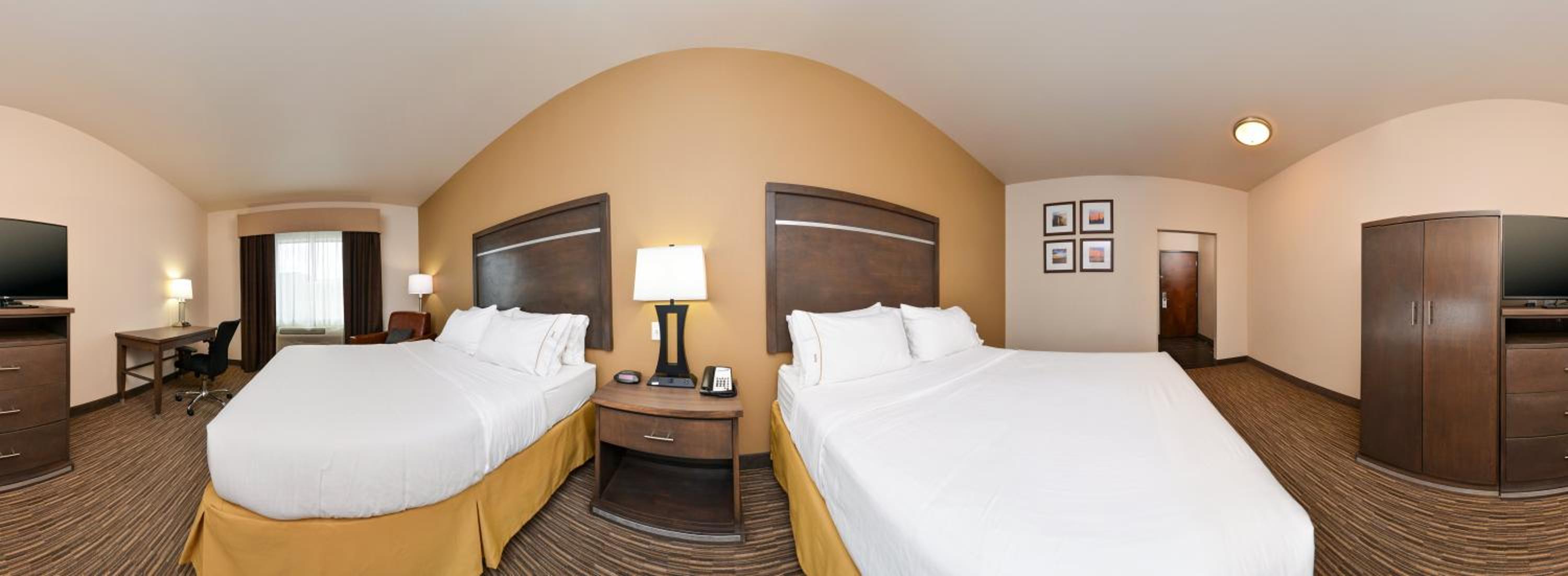 Queen Room with Two Queen Beds- Hearing Accessible Roll in Shower/Non-Smoking