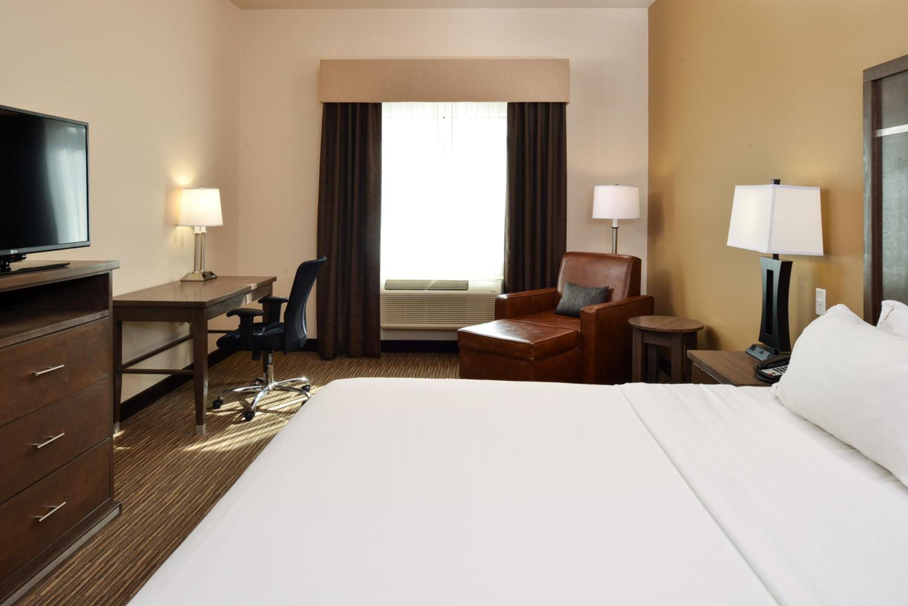 Standard King Room photo 3