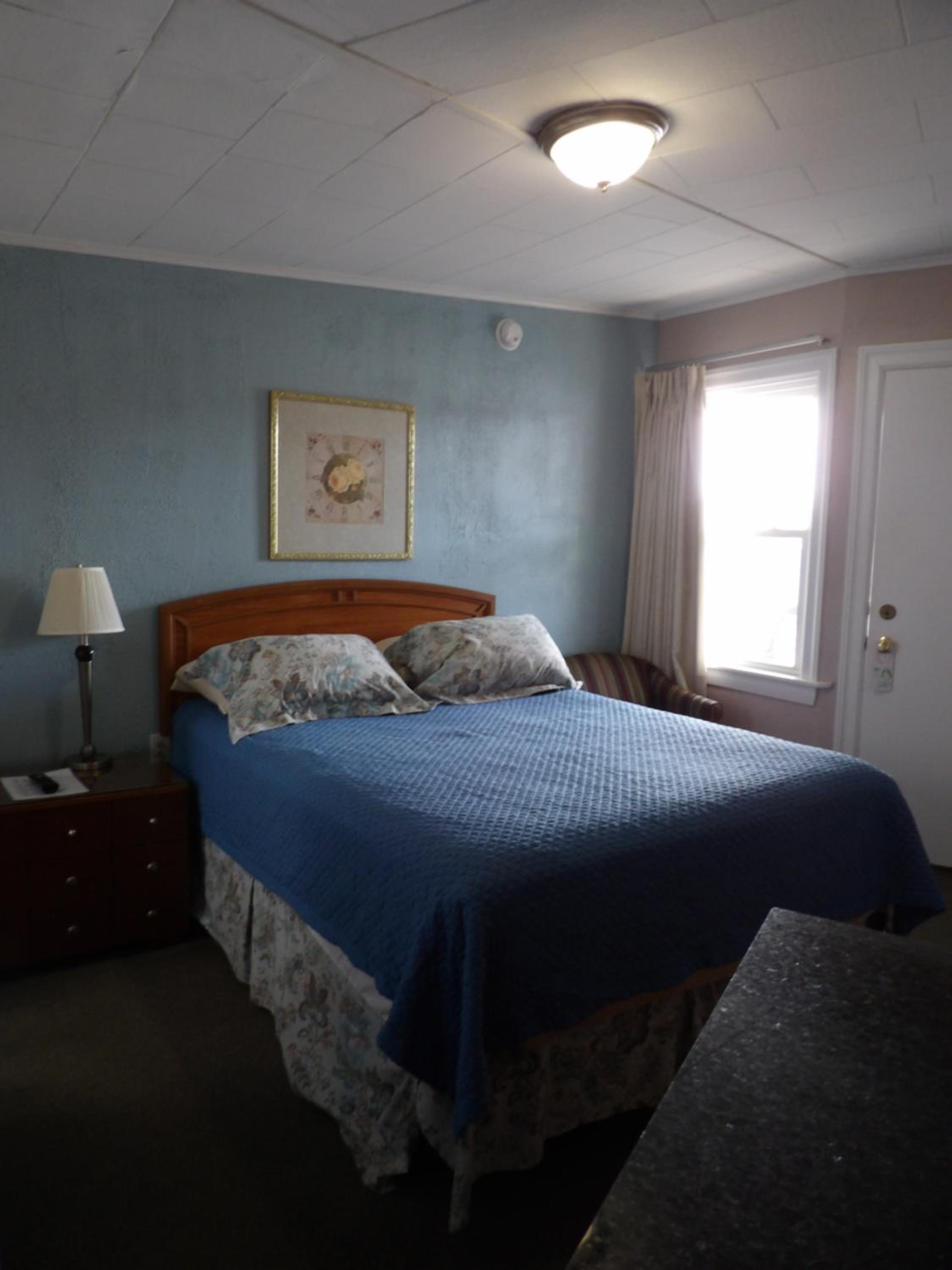 Queen Room photo 1