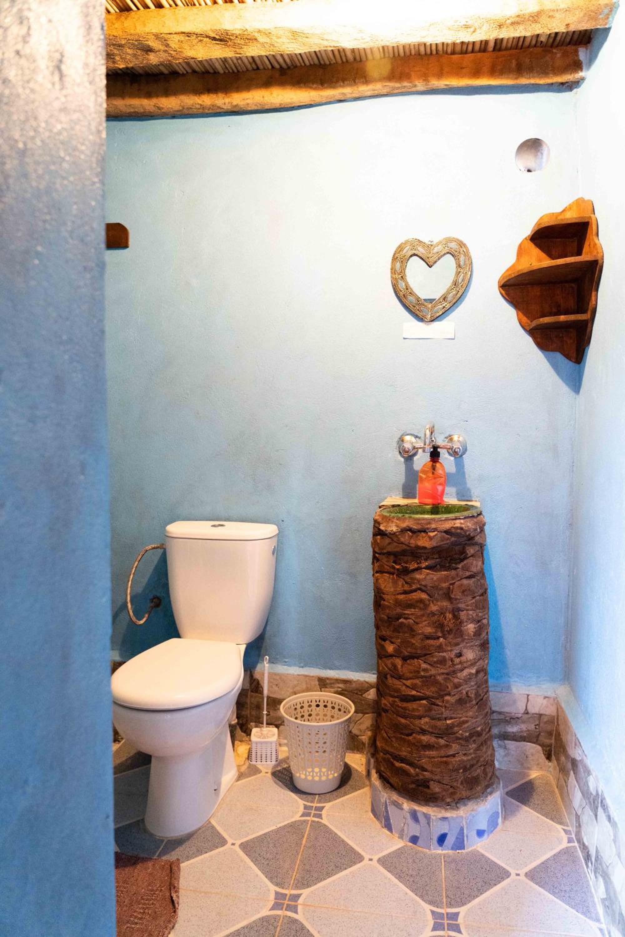 Deluxe Double Room with Shower - Photo 6