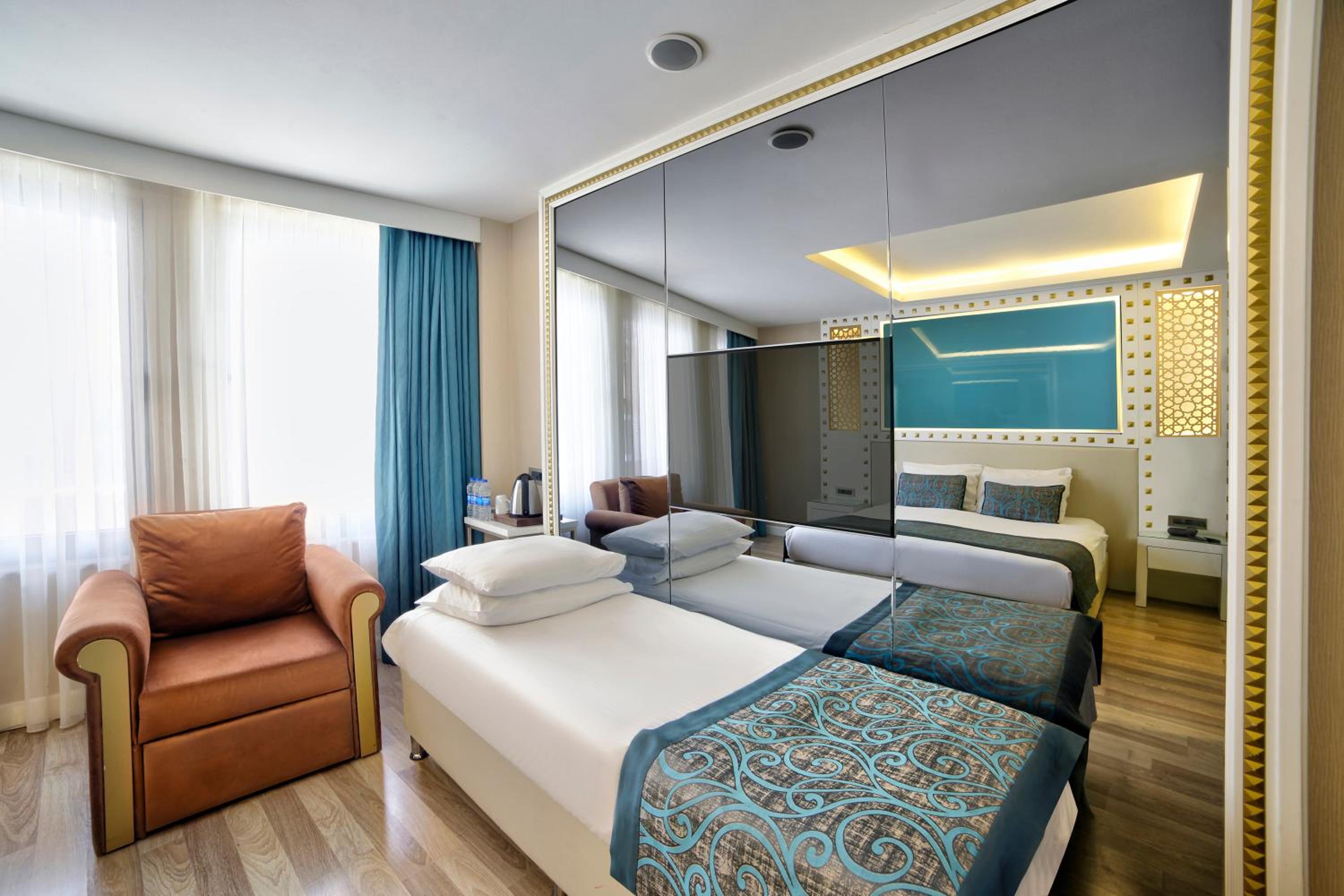 Superior Triple Room With Balcony - Free Access To Spa photo 3