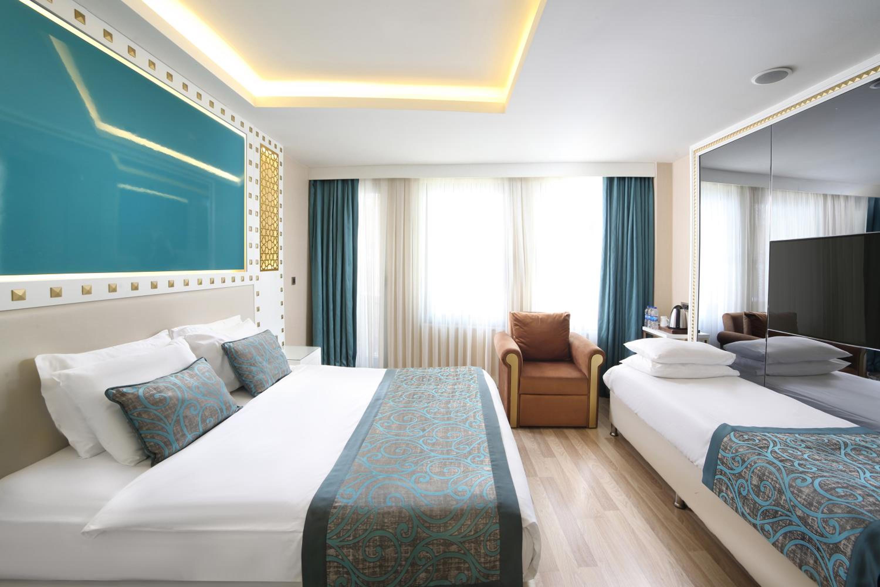Superior Triple Room With Balcony - Free Access To Spa photo 2