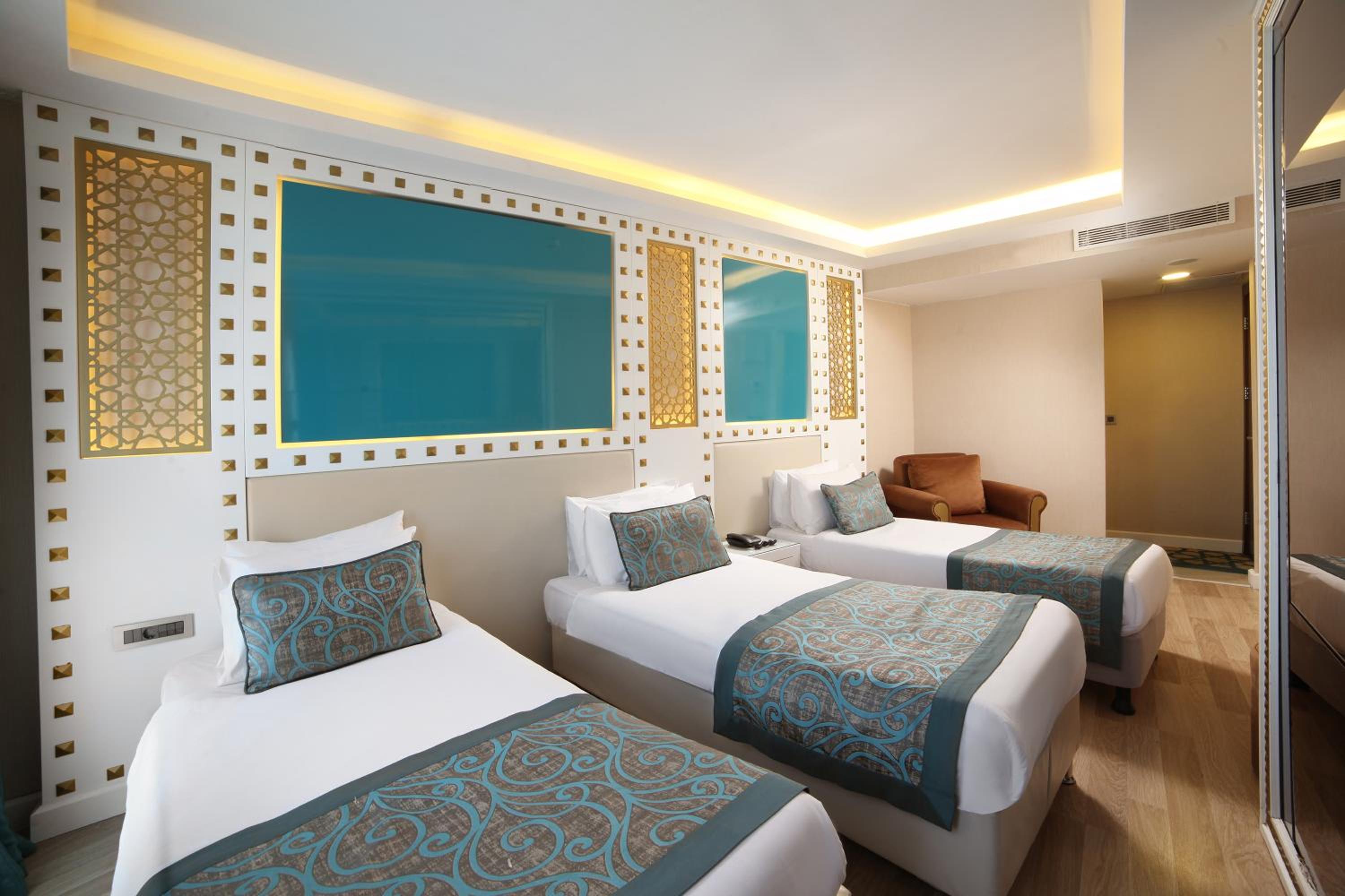 Standard Triple Room - Free Access To Spa photo 2
