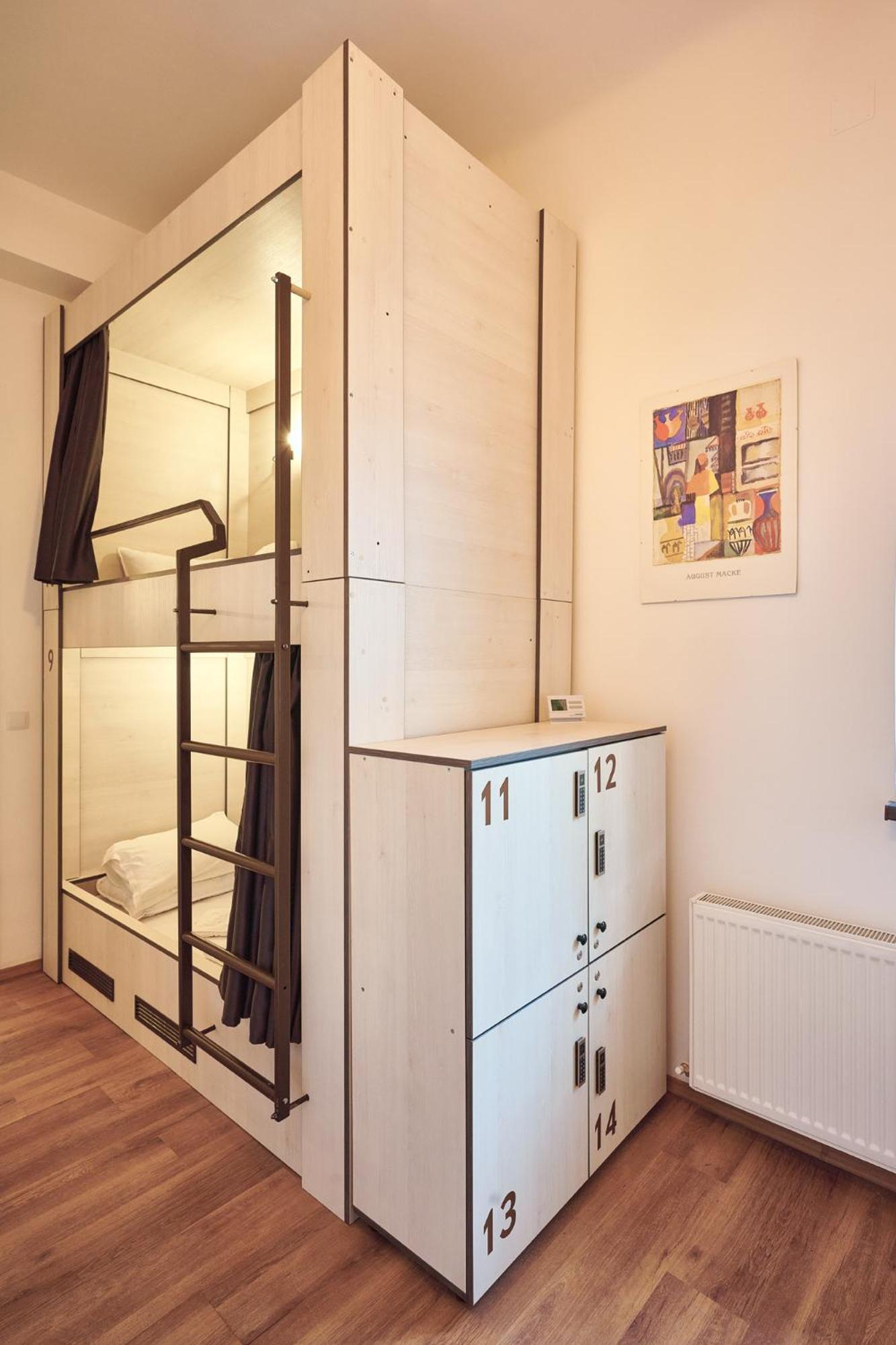 Bed in 6-Bed Mixed Dormitory Room photo 1