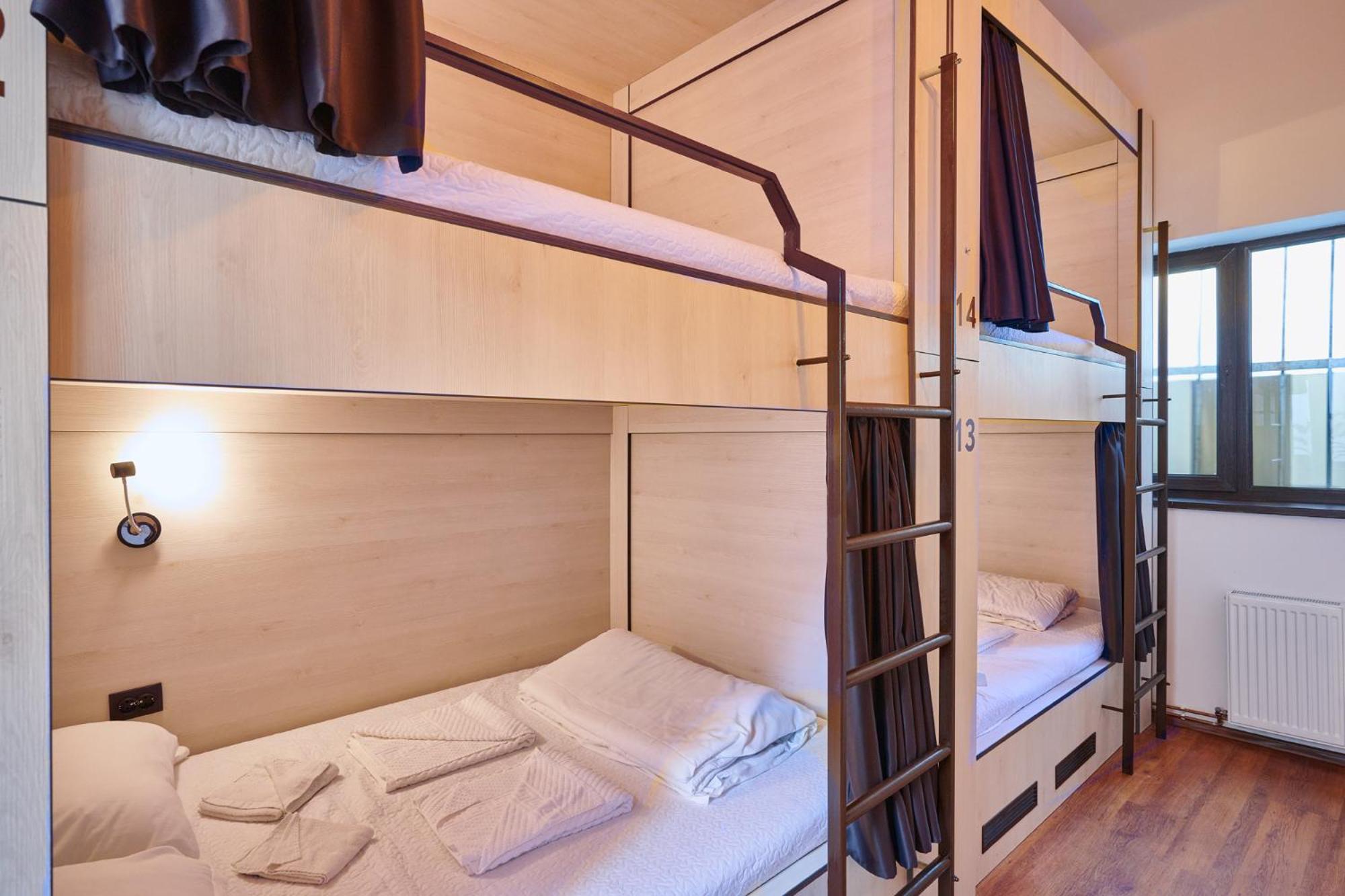 Bed in 6-Bed Mixed Dormitory Room photo 1
