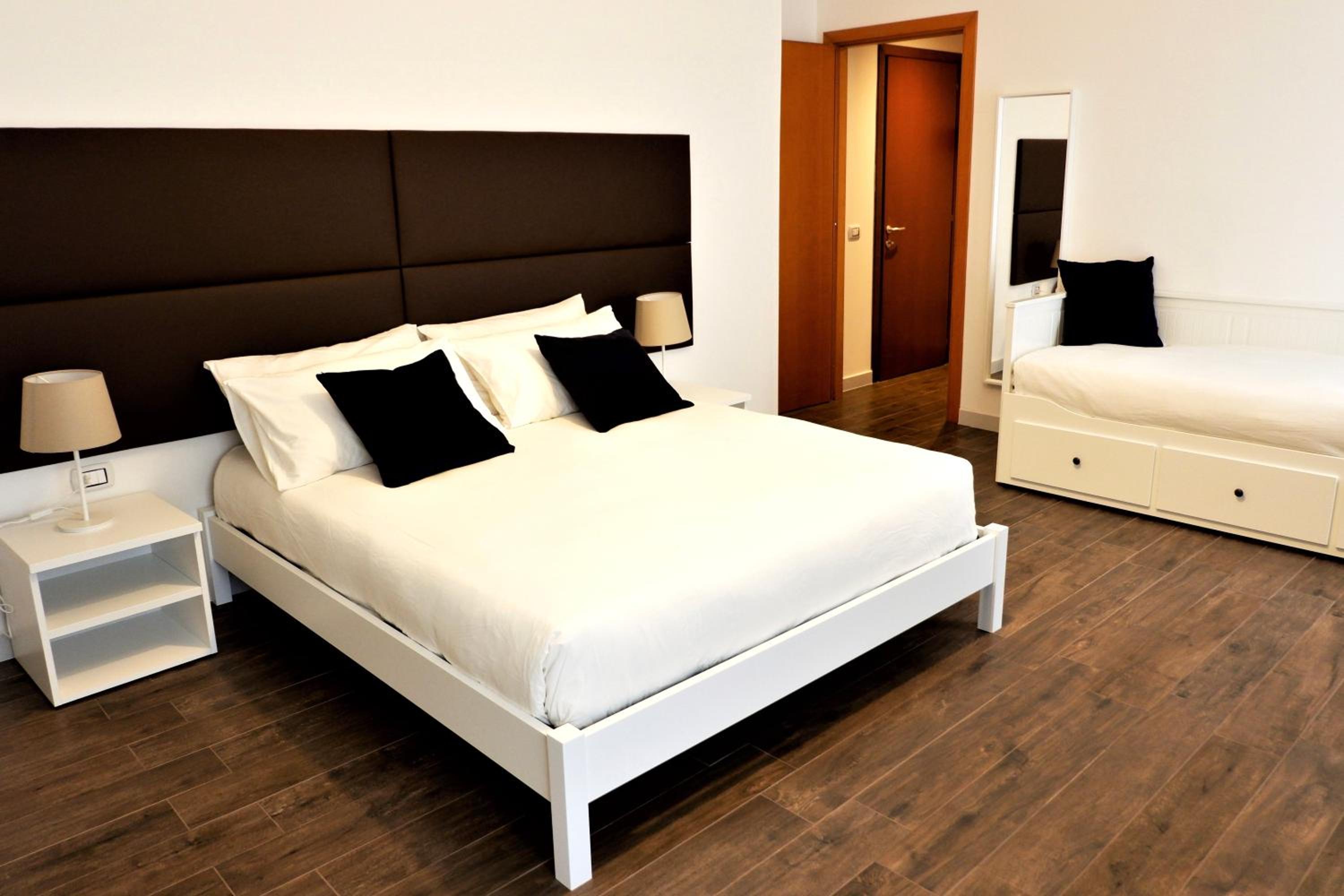 Deluxe Quadruple Room - Photo 18
