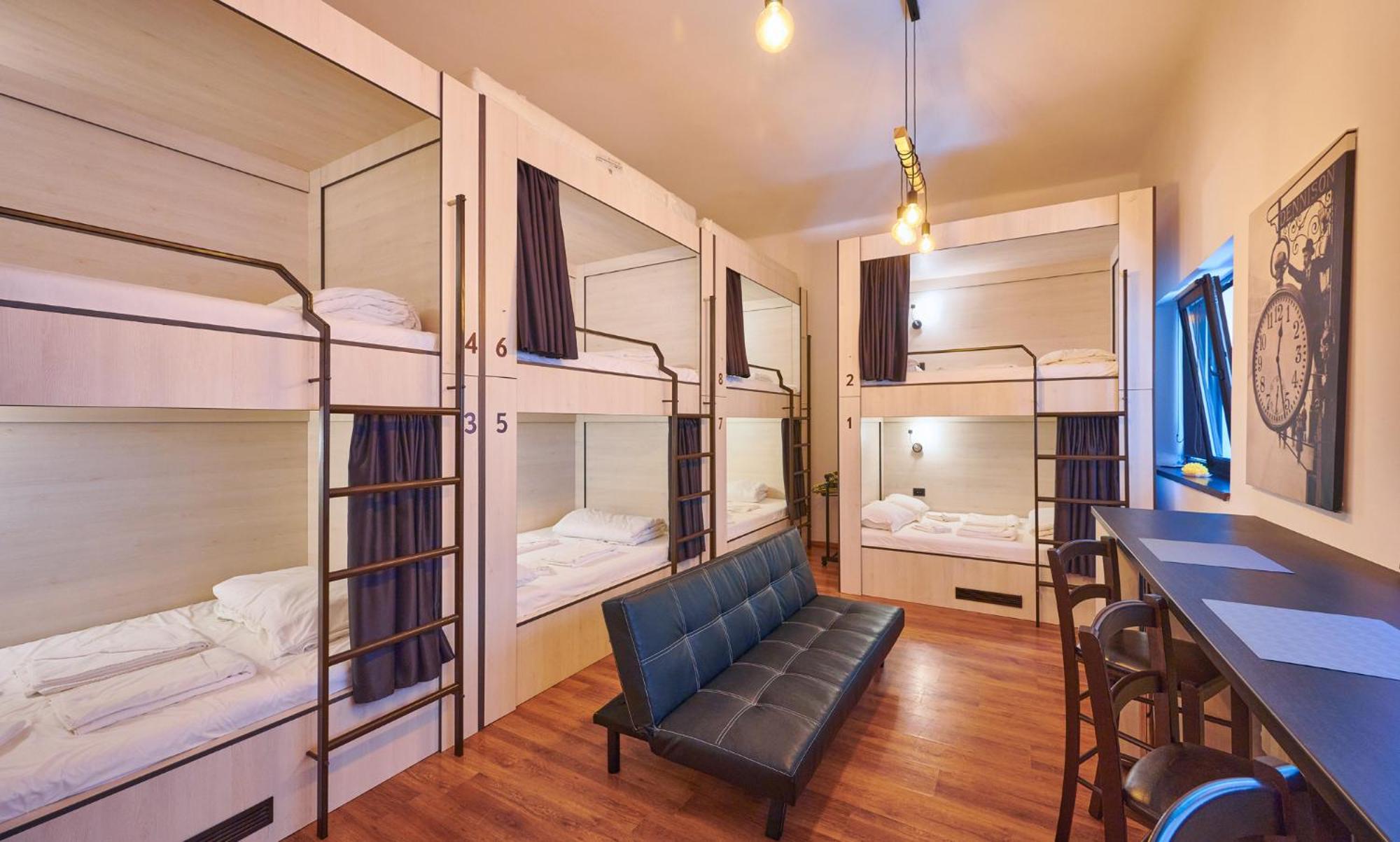 Bed in 8-Bed Mixed Dormitory Room photo 1