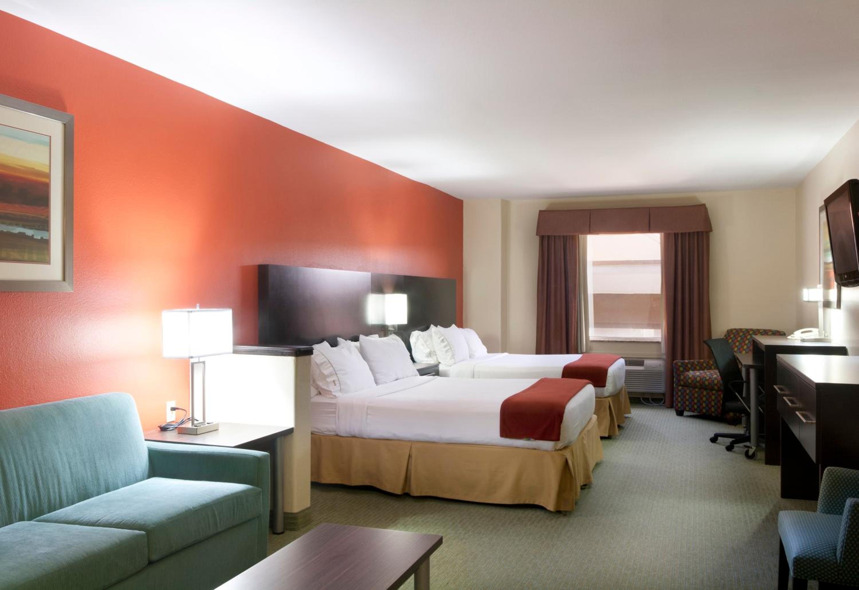 Standard Queen Room with Sofa Bed photo 1