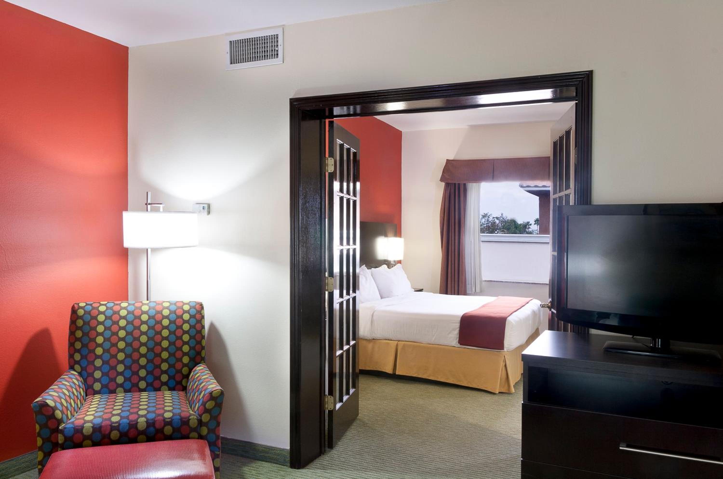 One-Bedroom King Suite photo 1