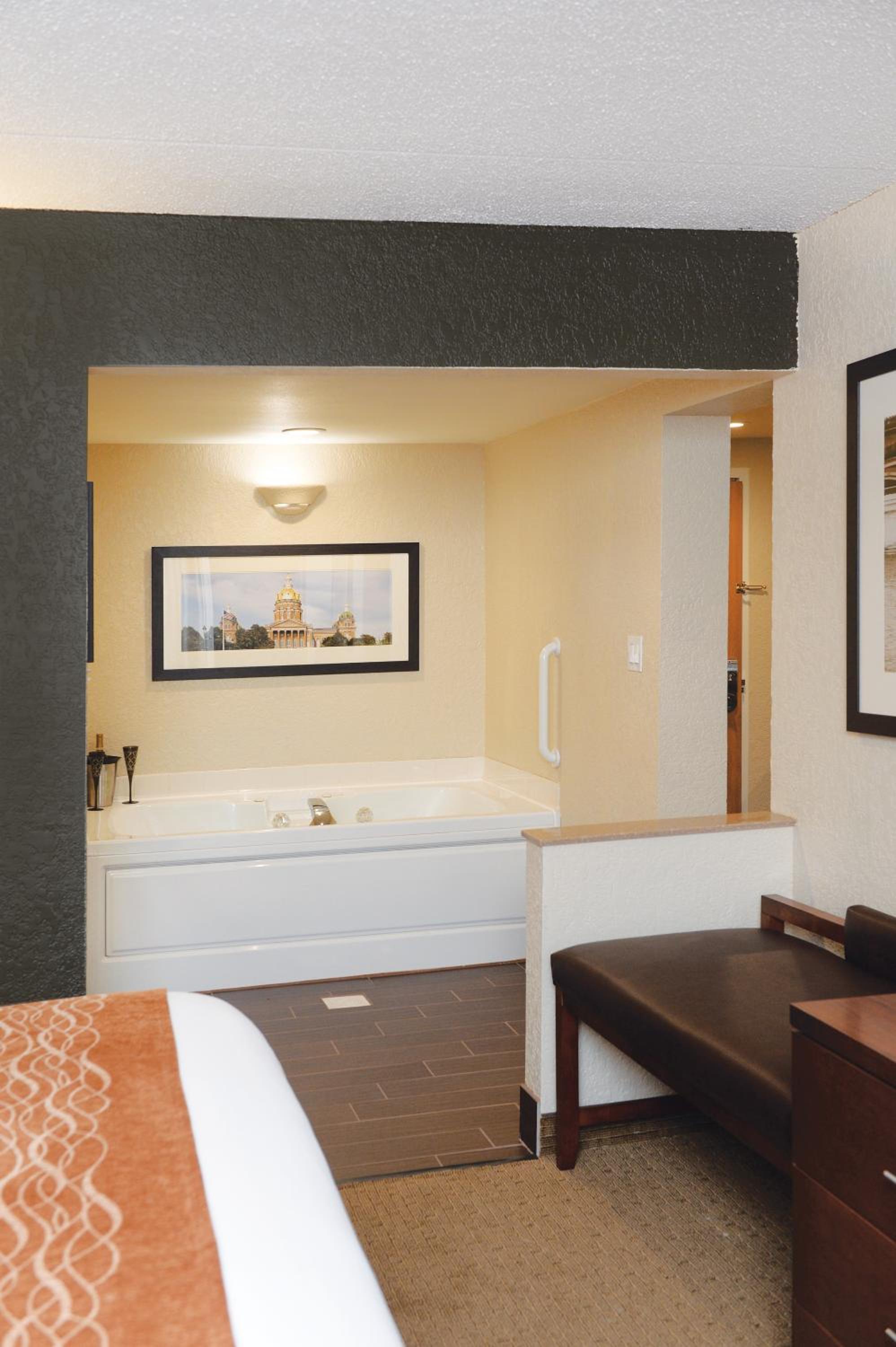 King Suite with Whirlpool -  River View - Photo 2
