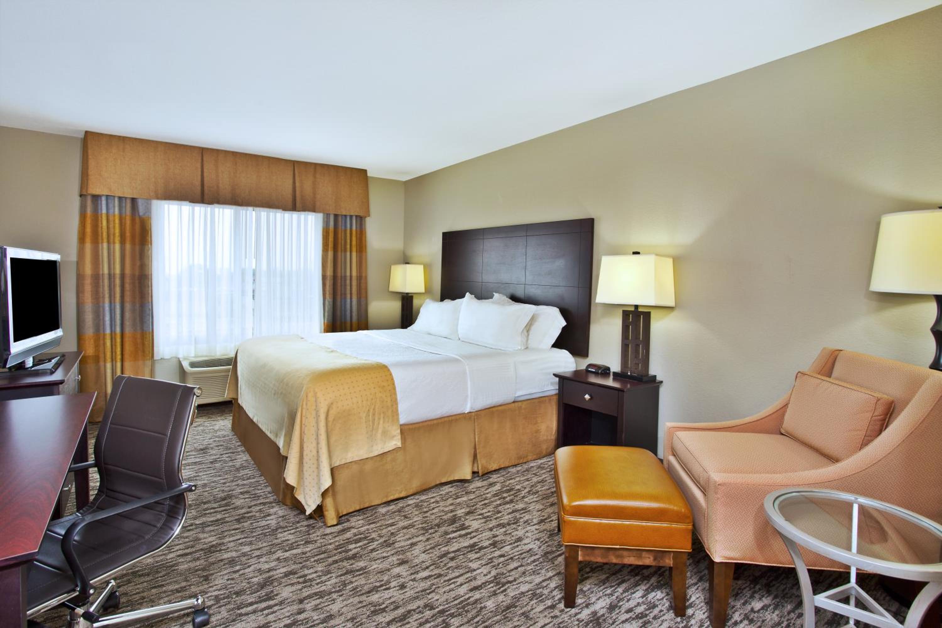 Standard King Room - Photo 2