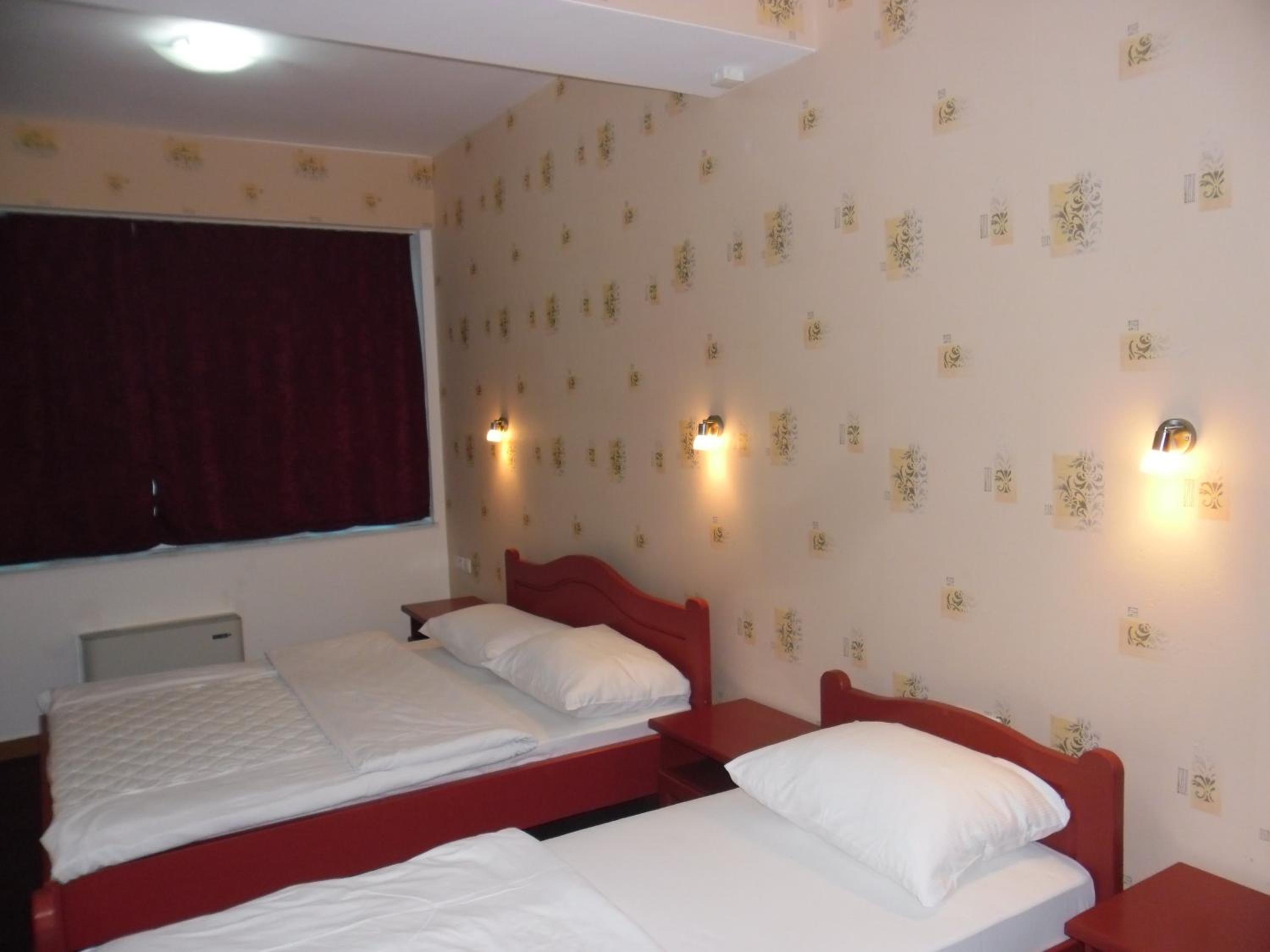 Quadruple Room - Photo 1