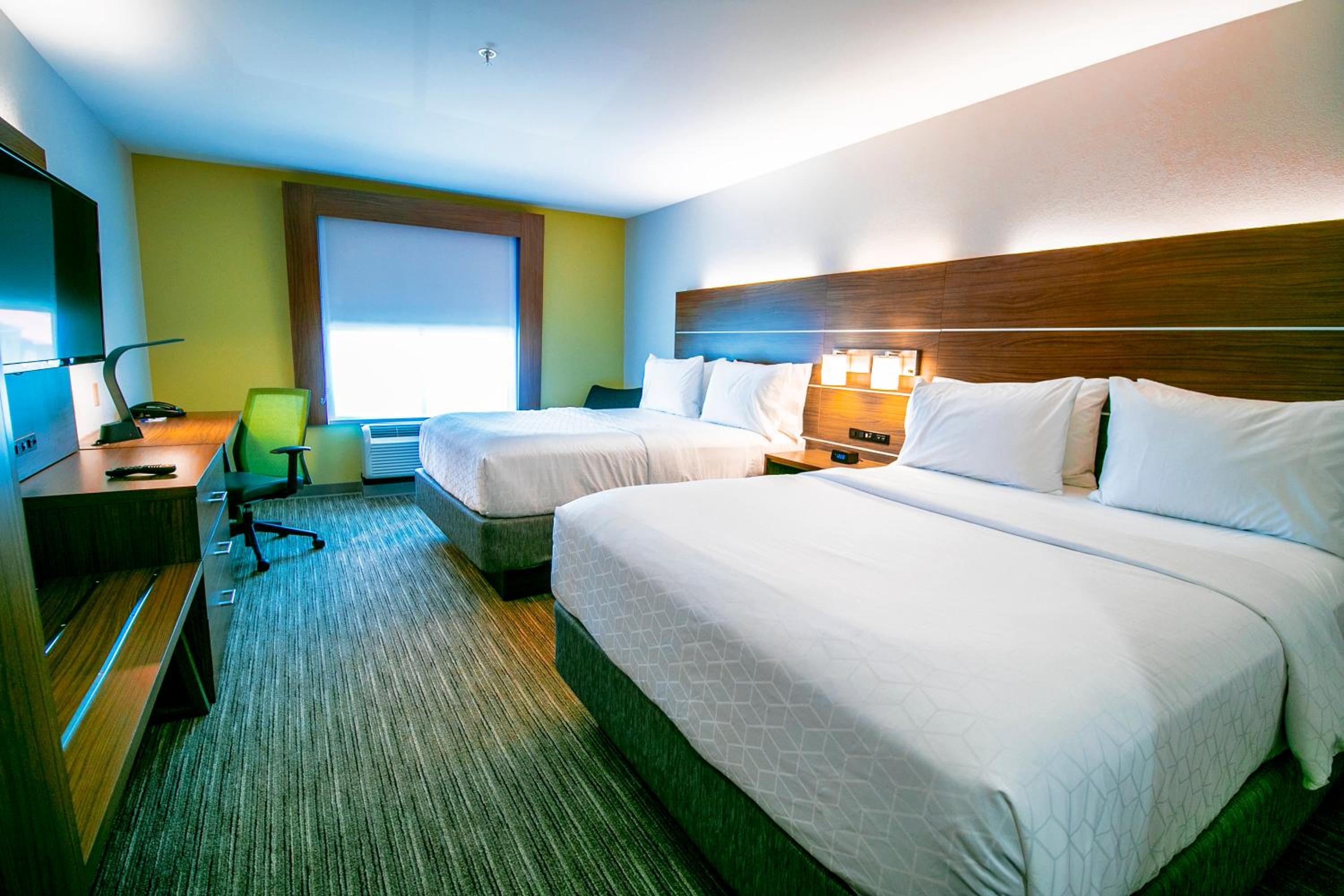 Standard Queen Room with Two Queen Beds - Communications Accessible