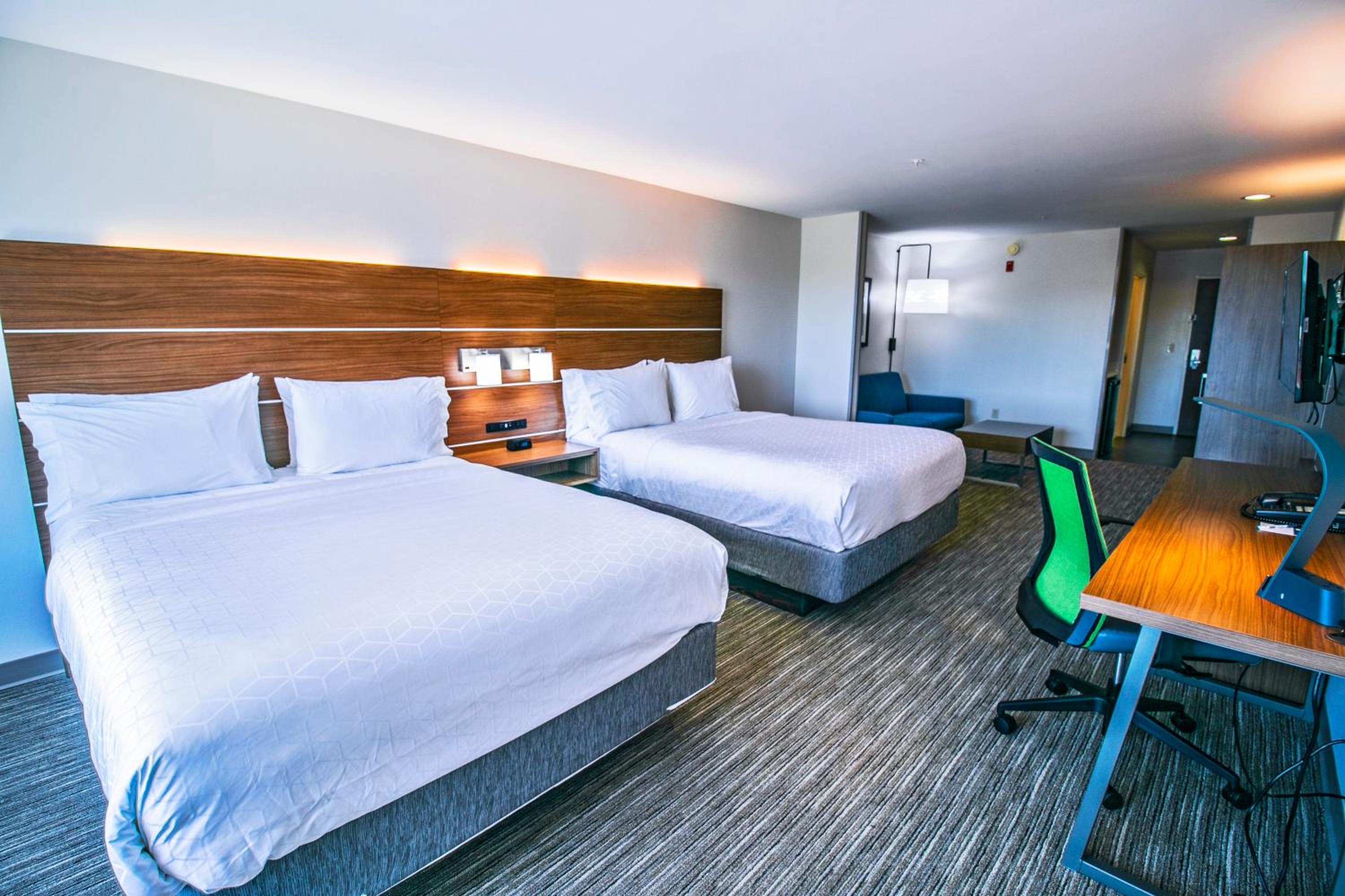 Queen Suite with Two Queen Beds and Sofa Bed - Photo 1