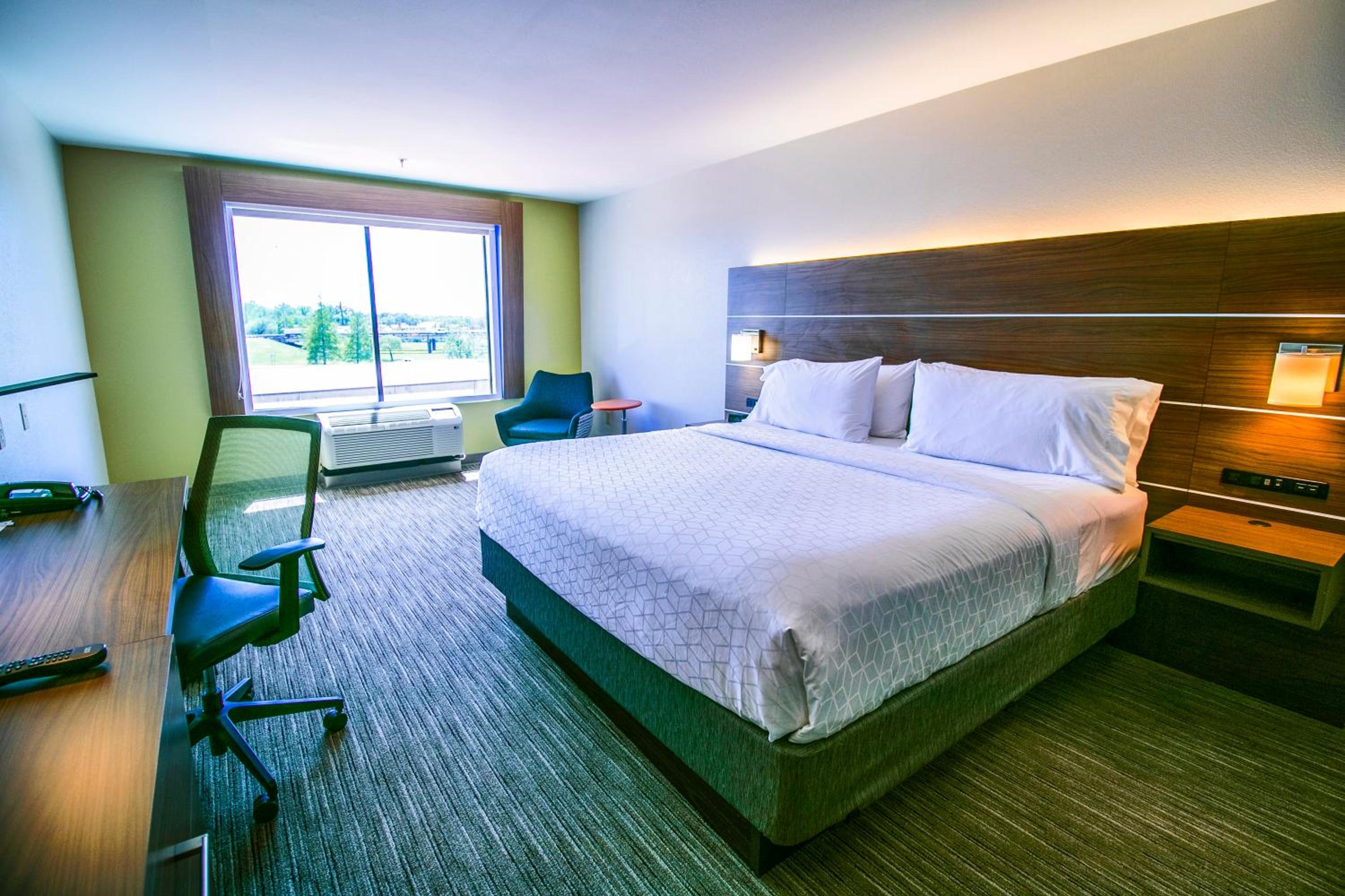 King Room - Mobility Access/Hearing Accessible - Photo 1