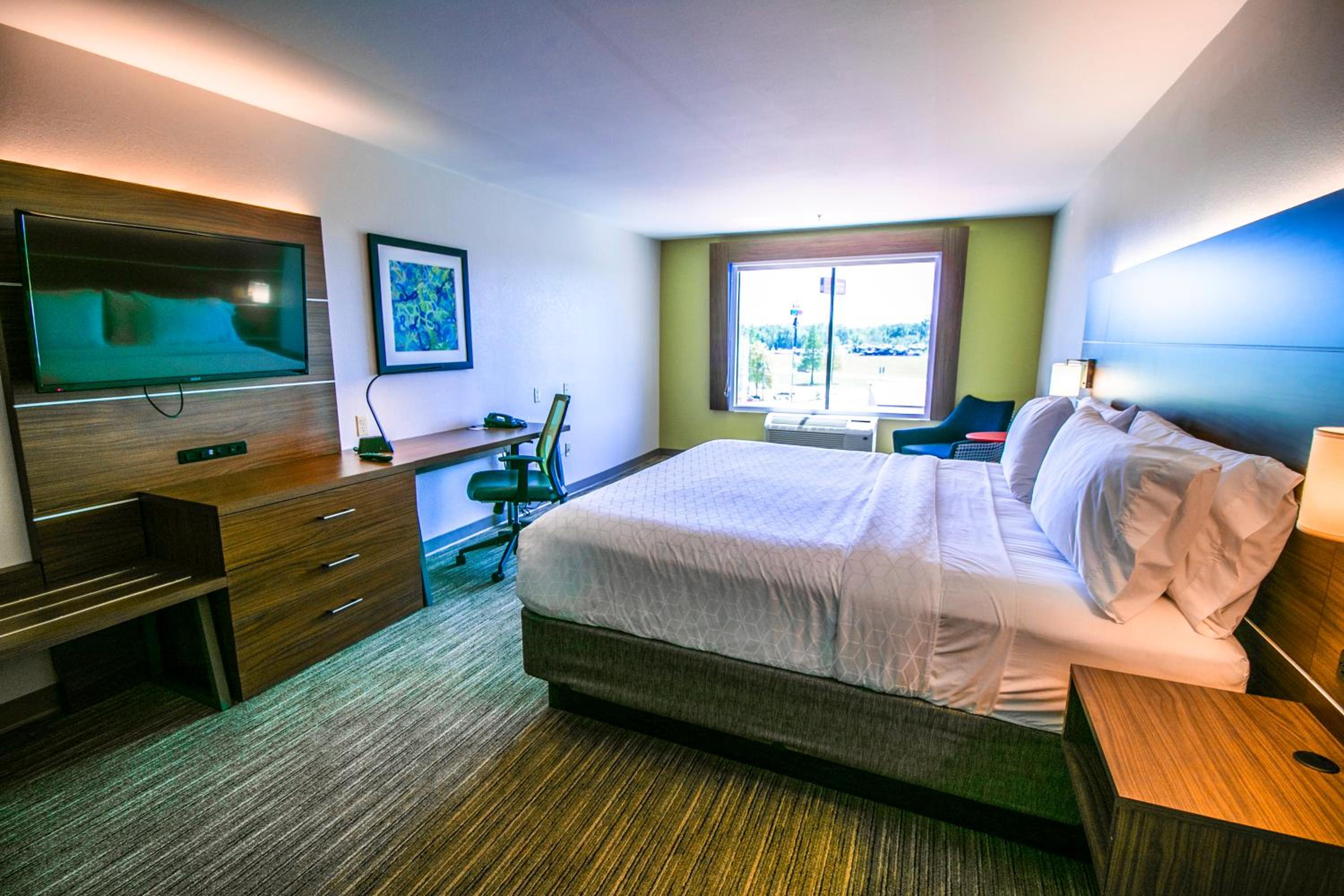 King Room - Mobility Access/Hearing Accessible - Photo 2