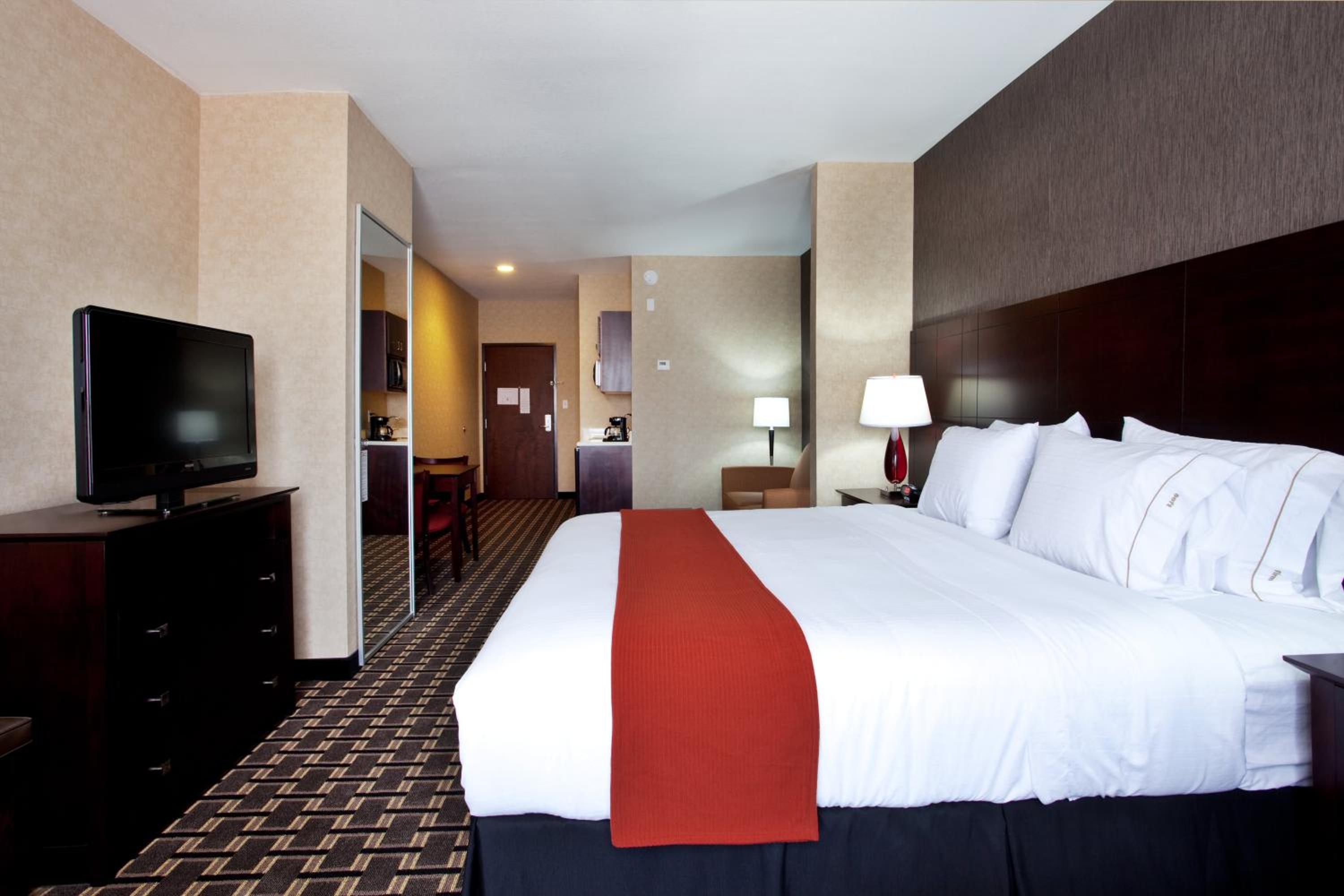 One-Bedroom King Suite - Photo 1