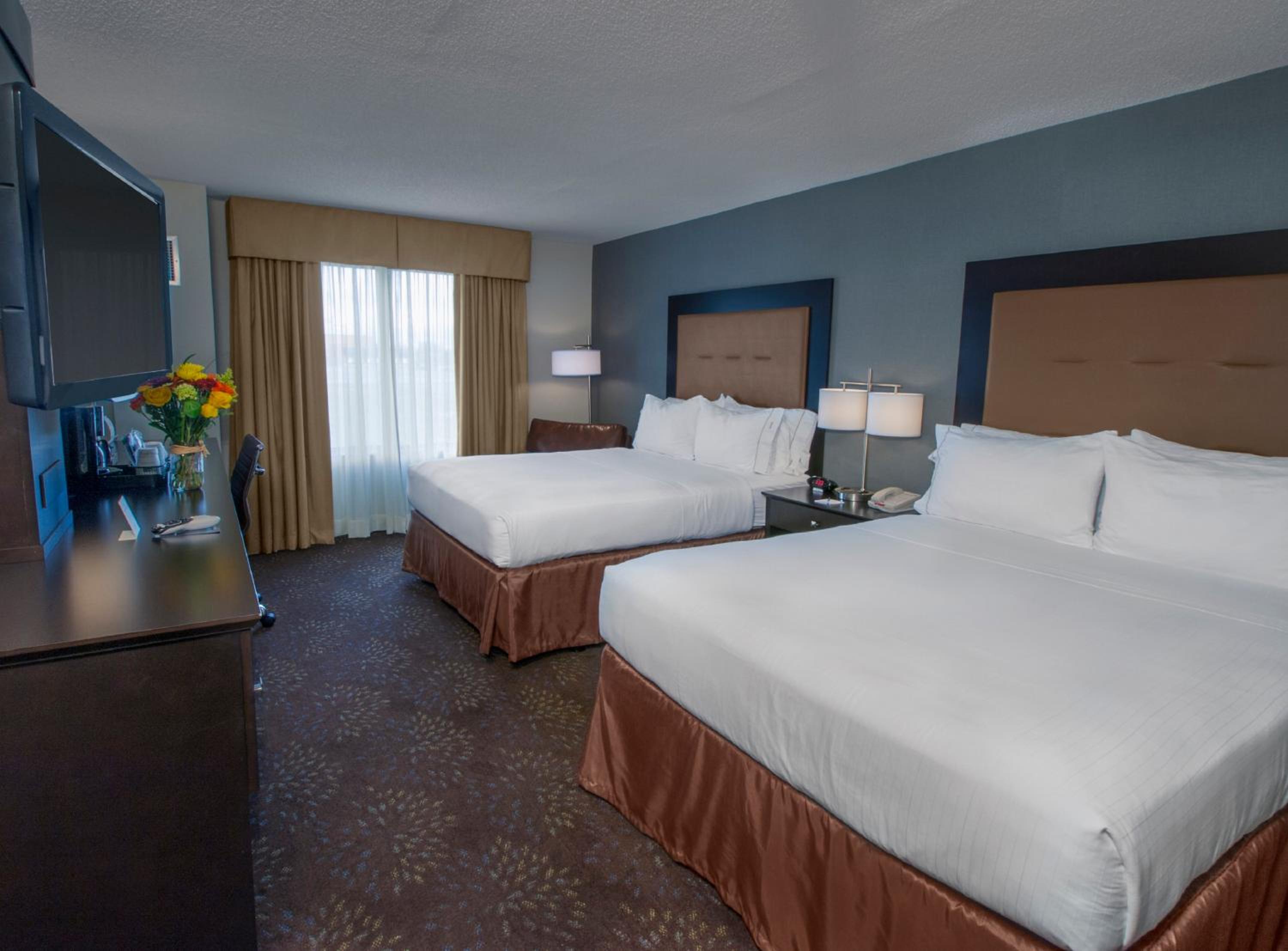 Standard Queen Room with Two Queen Beds and Mobility Accessible Tub - Photo 1