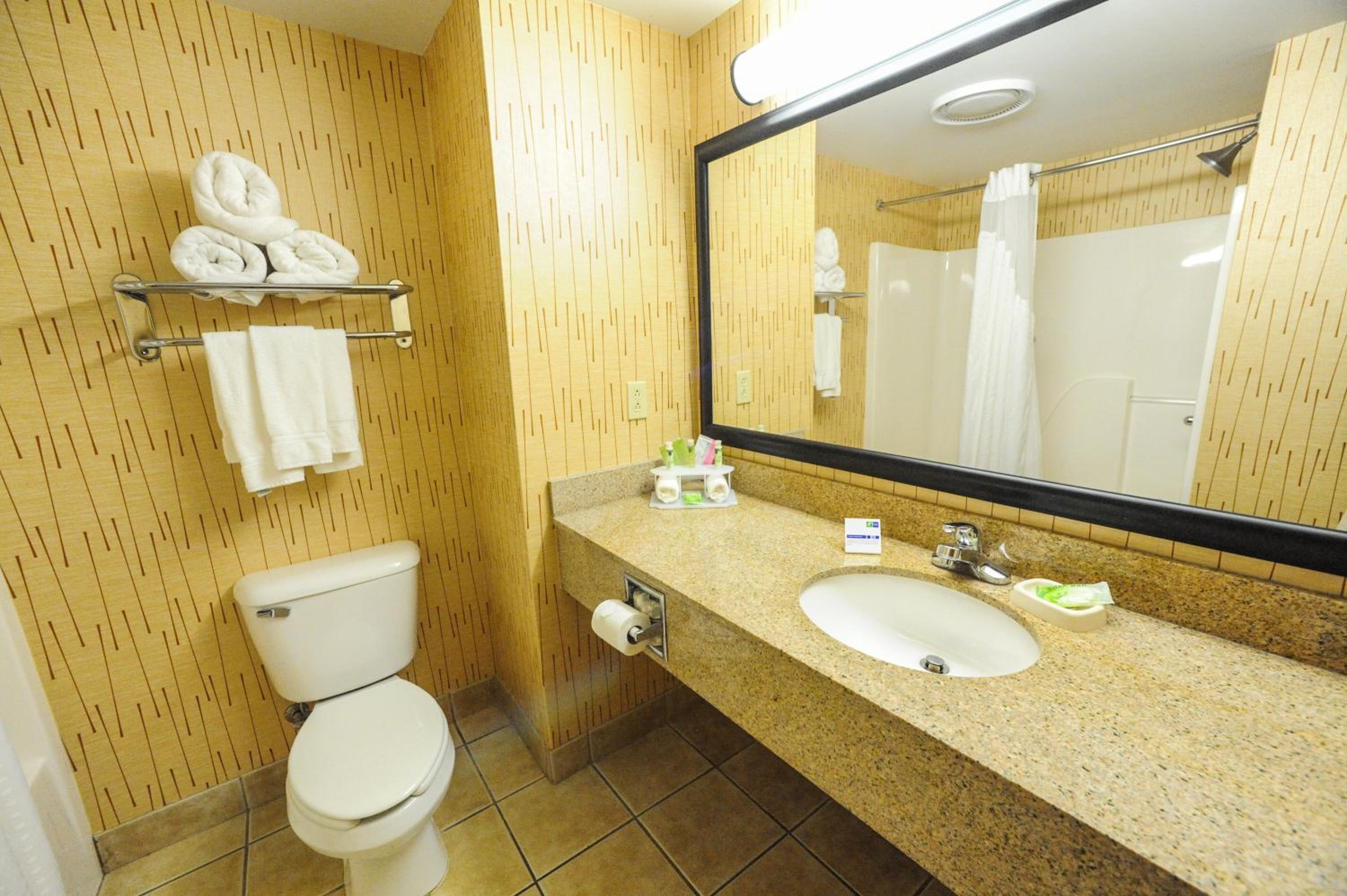 Standard King Room - Photo 2