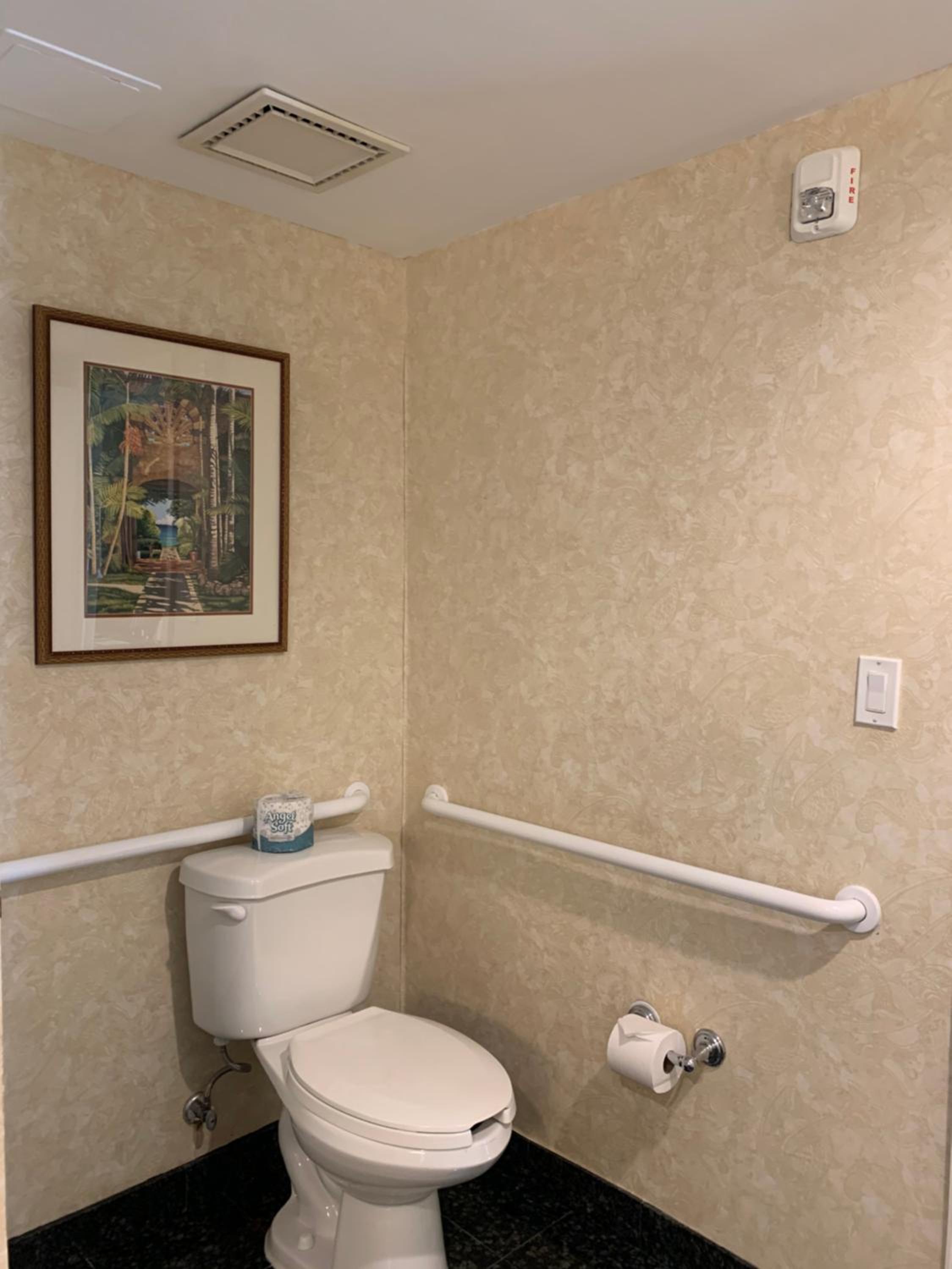 Executive Suite - Photo 4