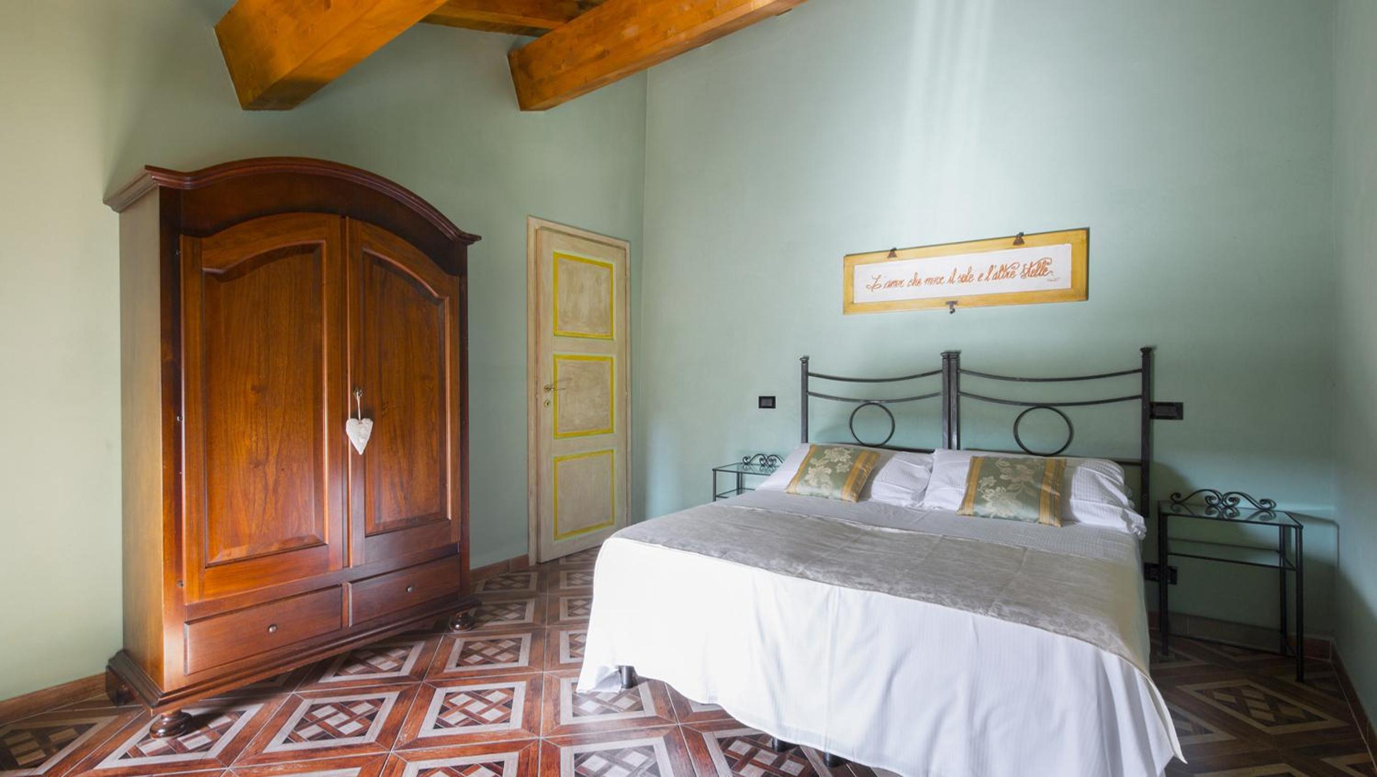 One-Bedroom Apartment - Photo 17