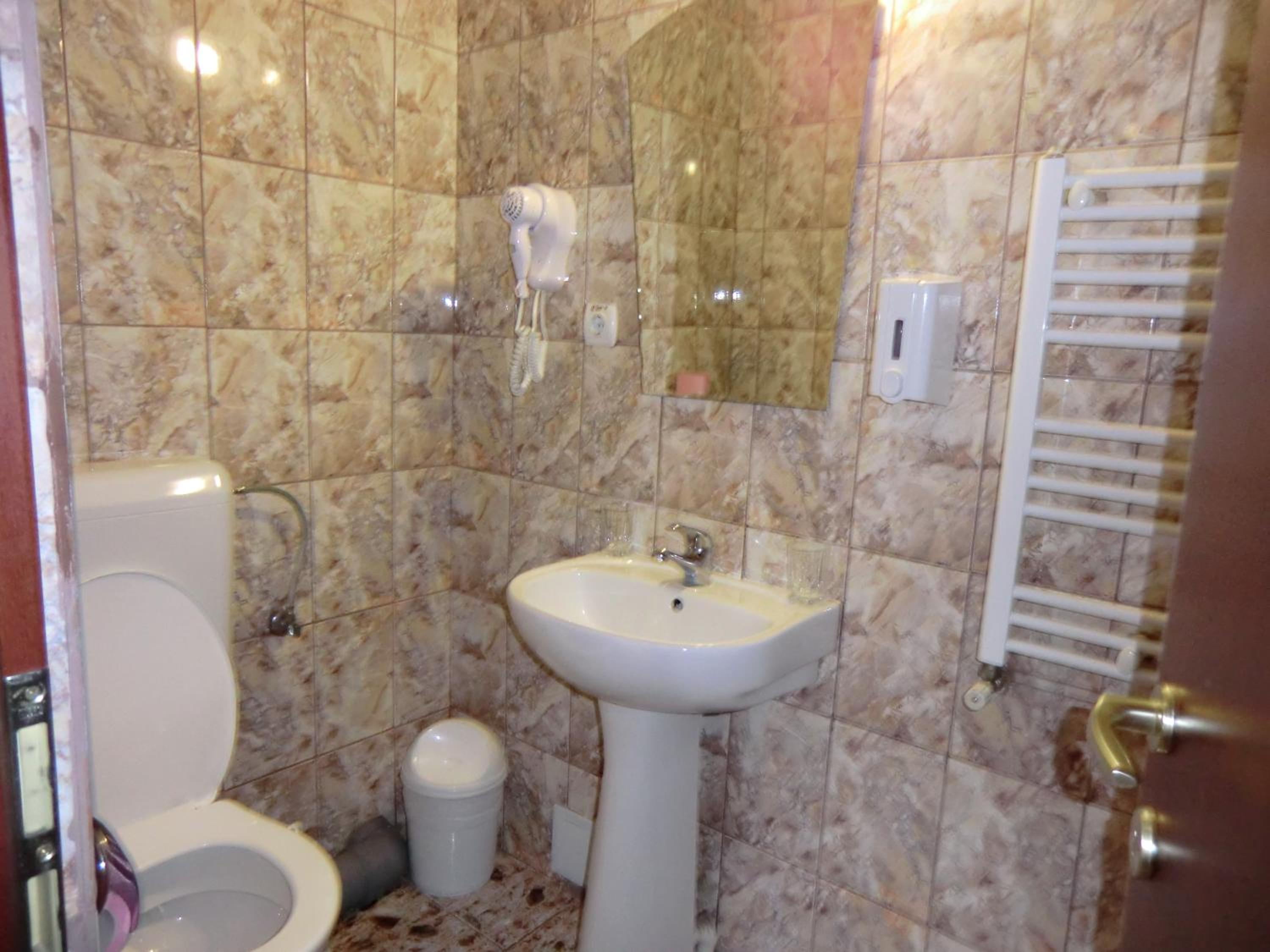 Double or Twin Room - Photo 14