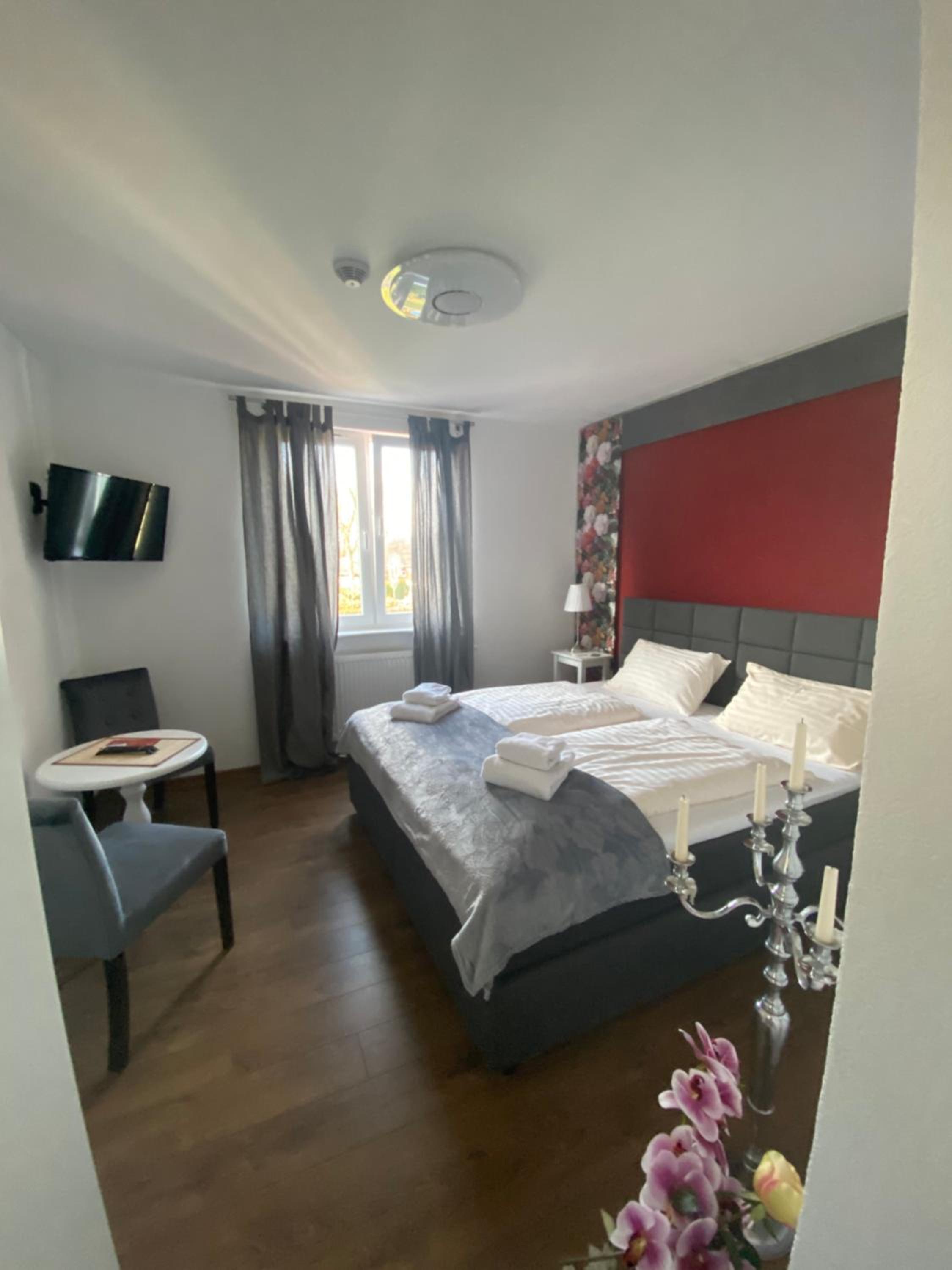 Double Room with Private Bathroom - Photo 7