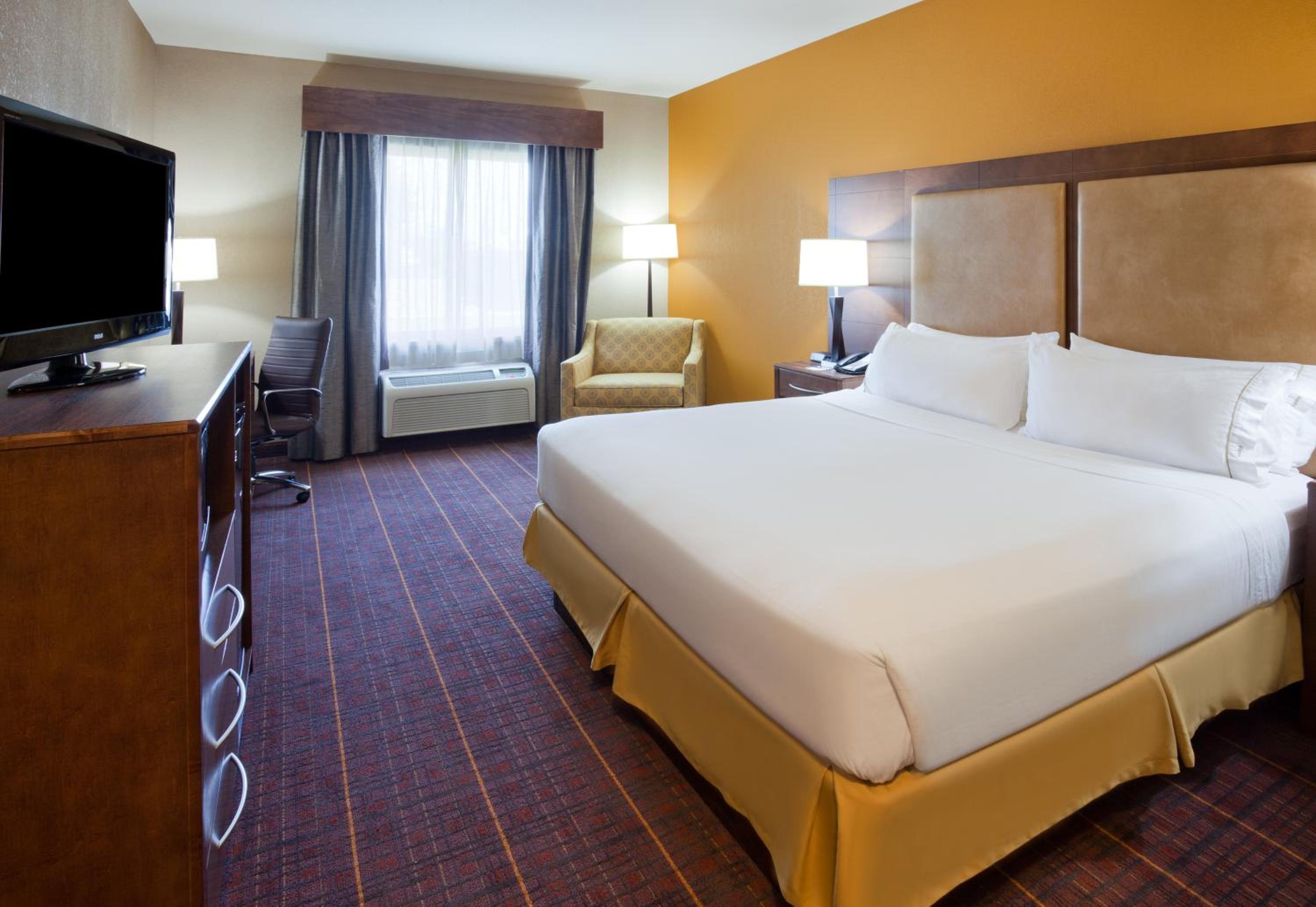 Standard King Room - Photo 1