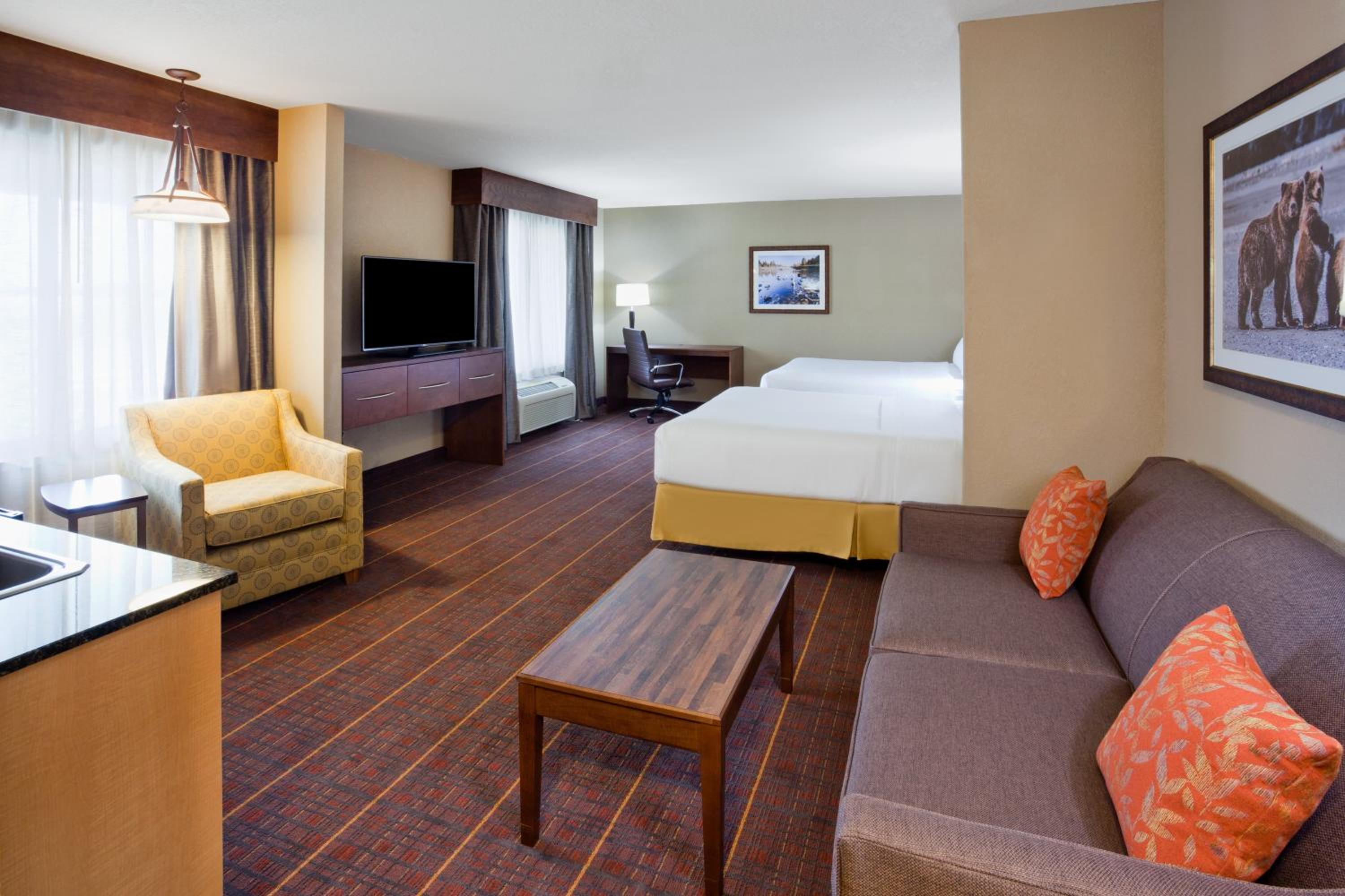 One-Bedroom Suite with Hearing Accessible Tub - Non-Smoking - Photo 1