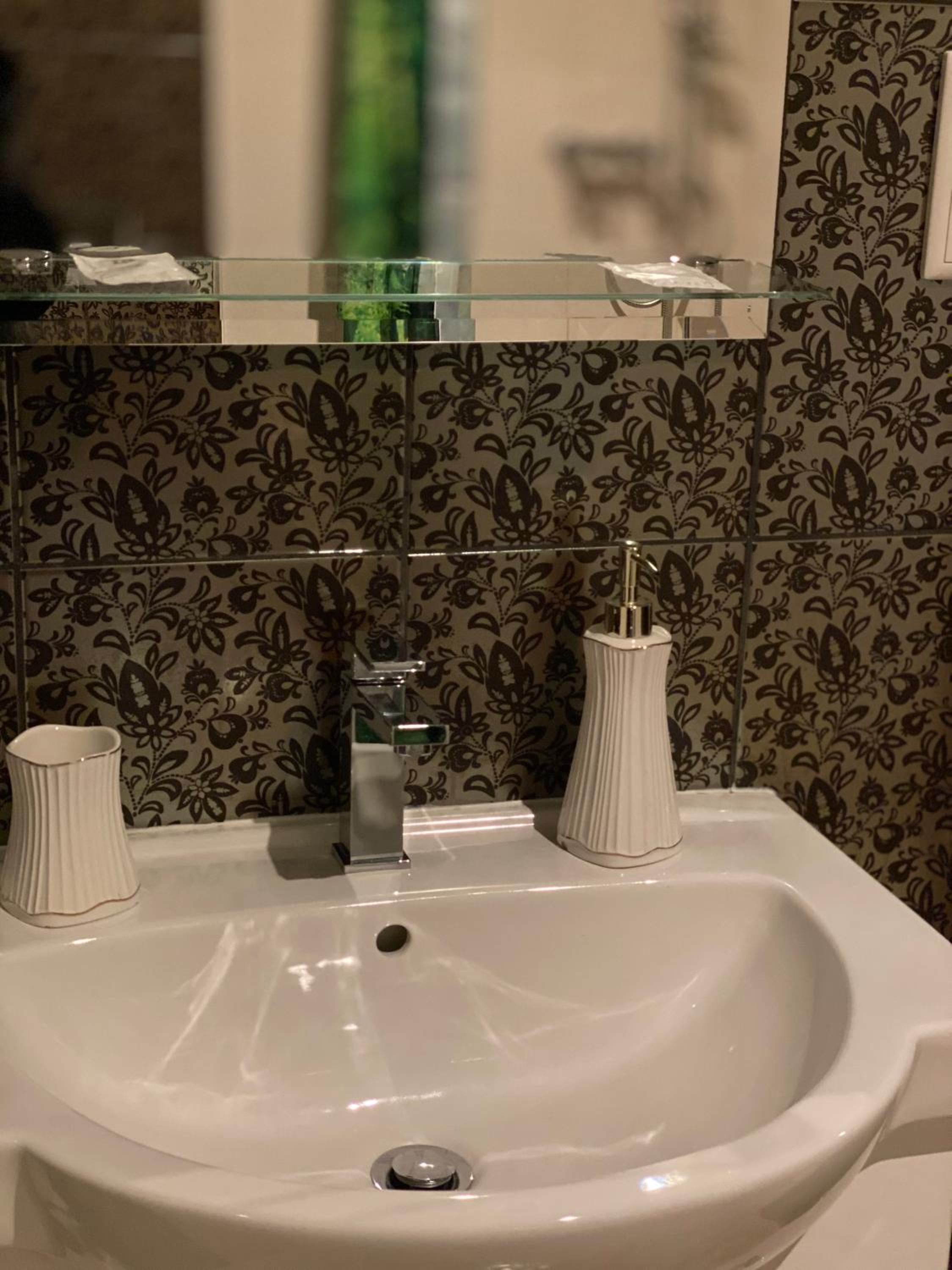 Double Room with Private Bathroom - Photo 4