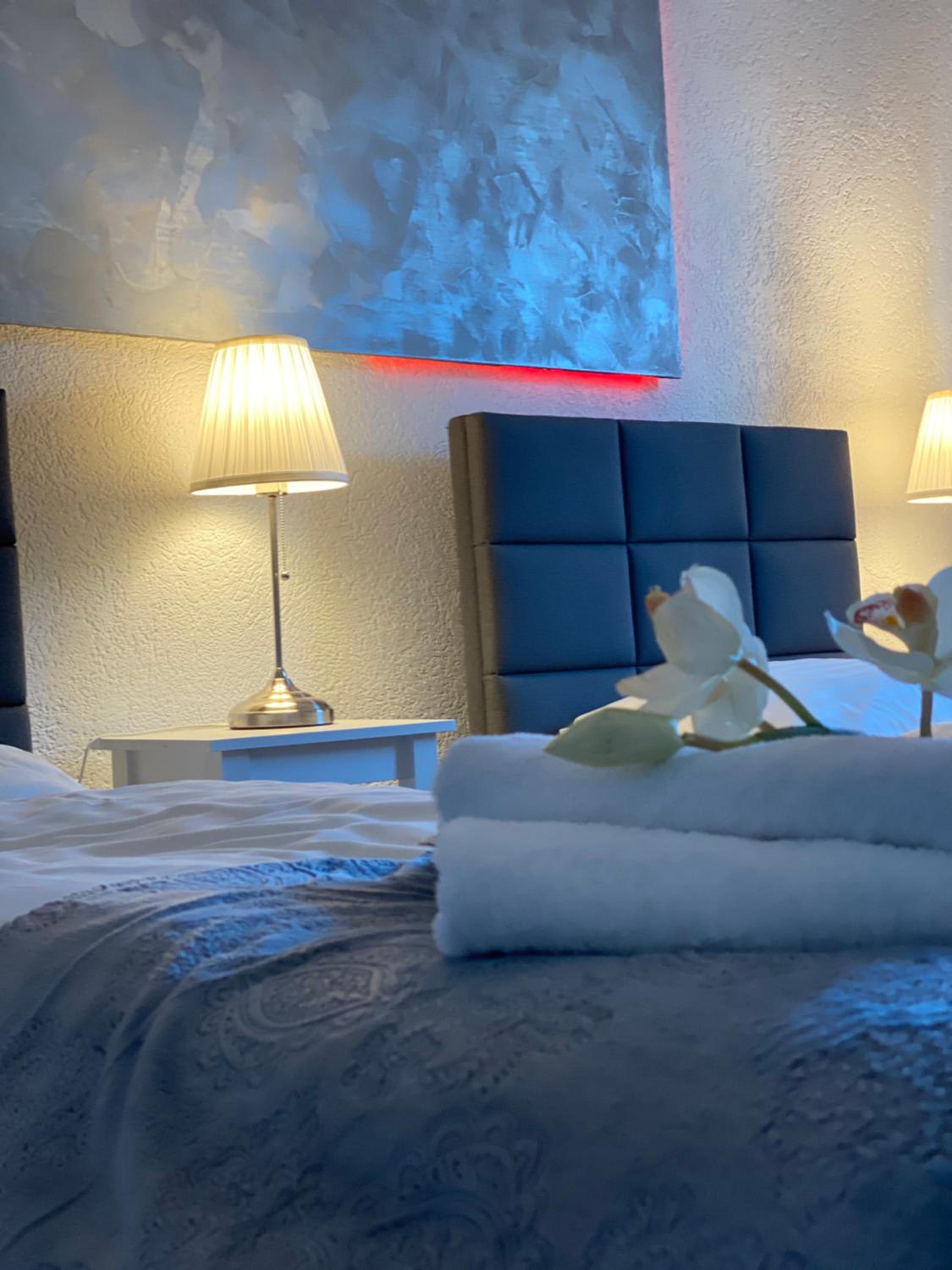Twin Room with Private Bathroom - Photo 4