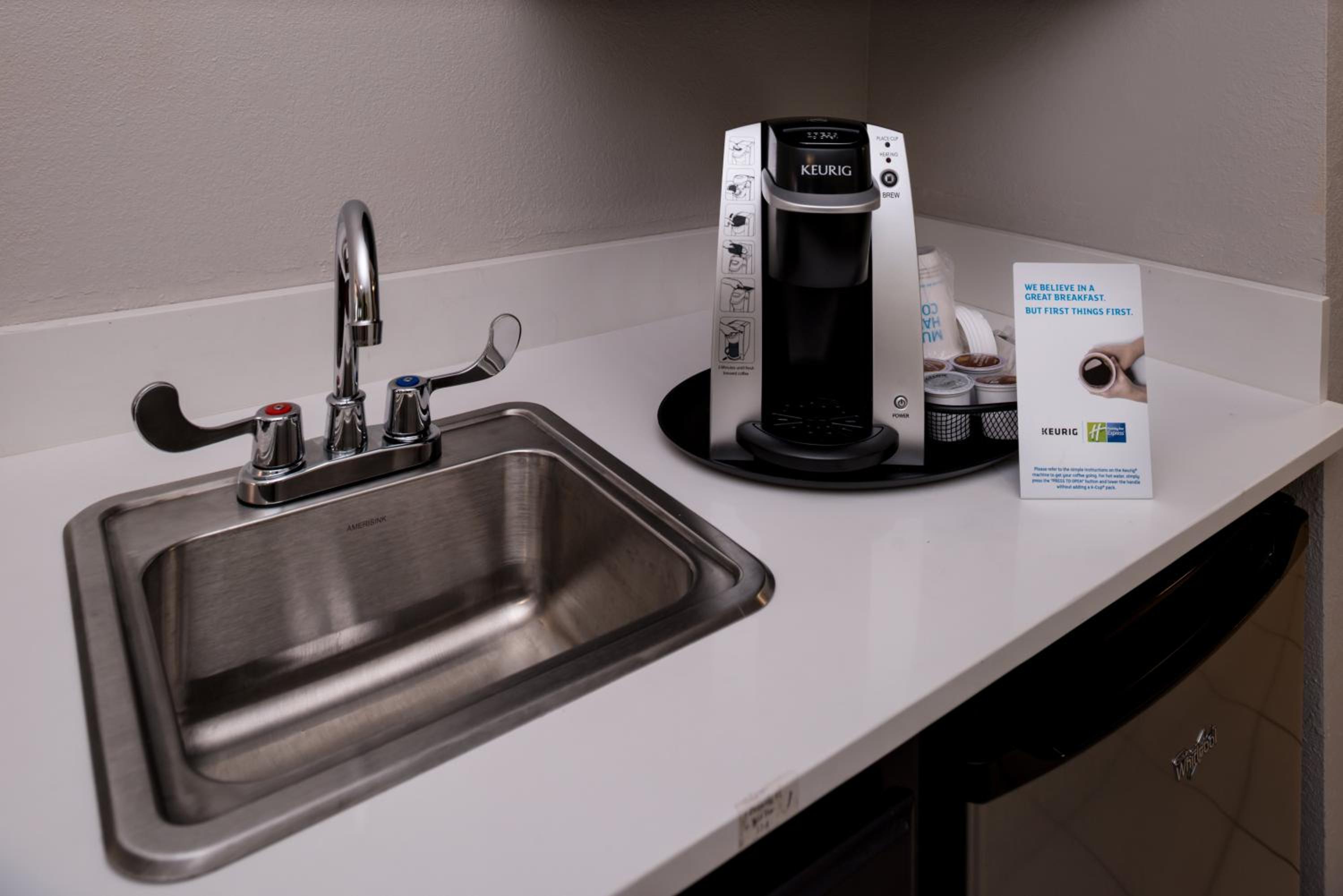 King Room - Hearing Accessible - Non-Smoking photo 3