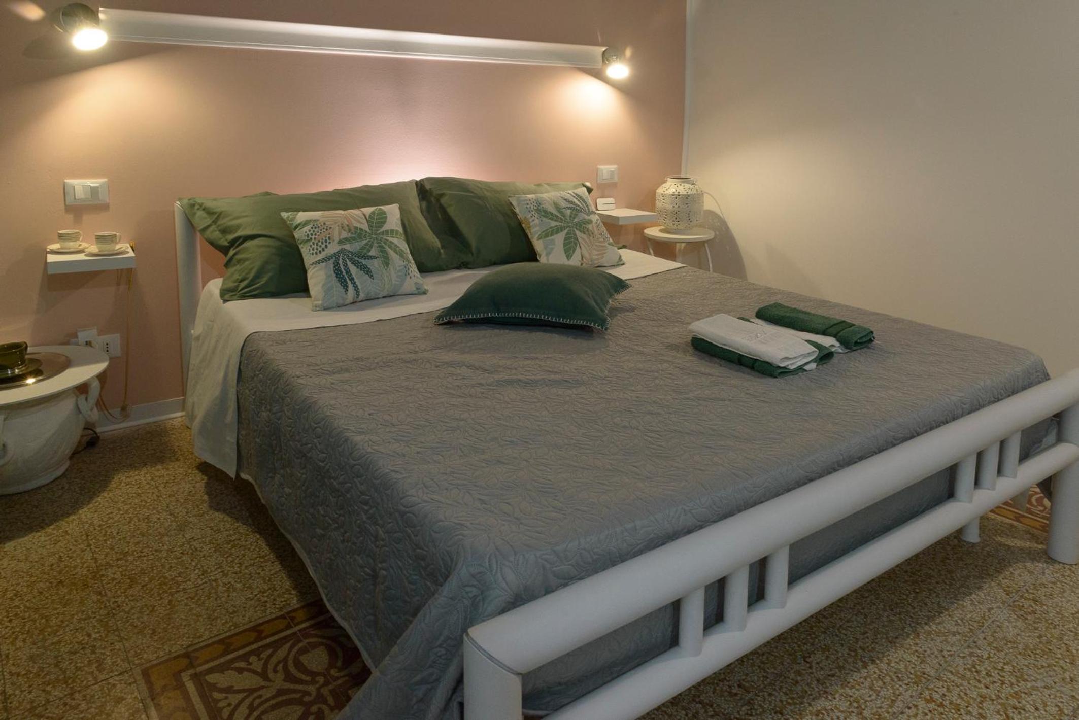 Economy Double Room - Photo 3