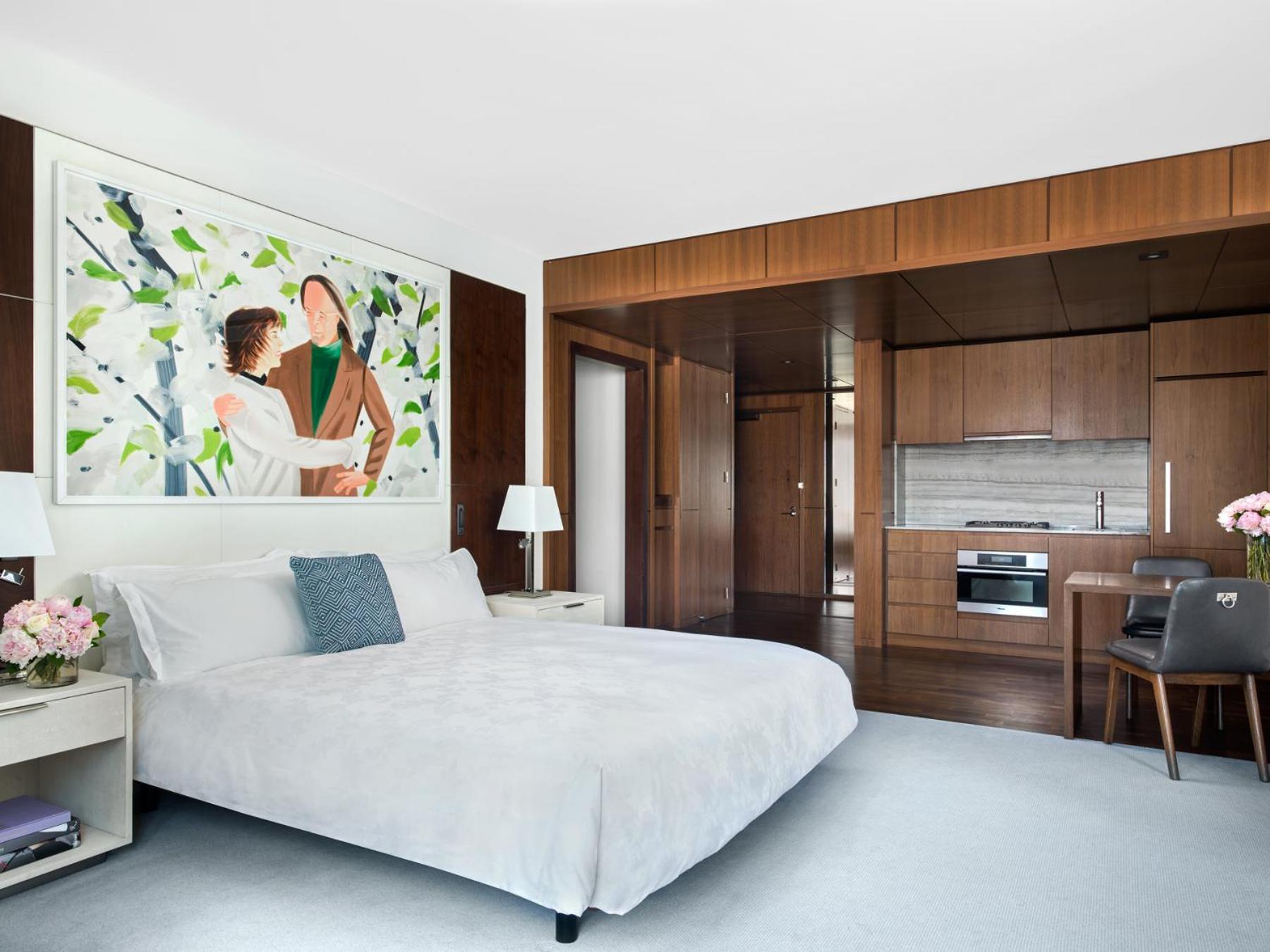 Club Executive King with Kitchen