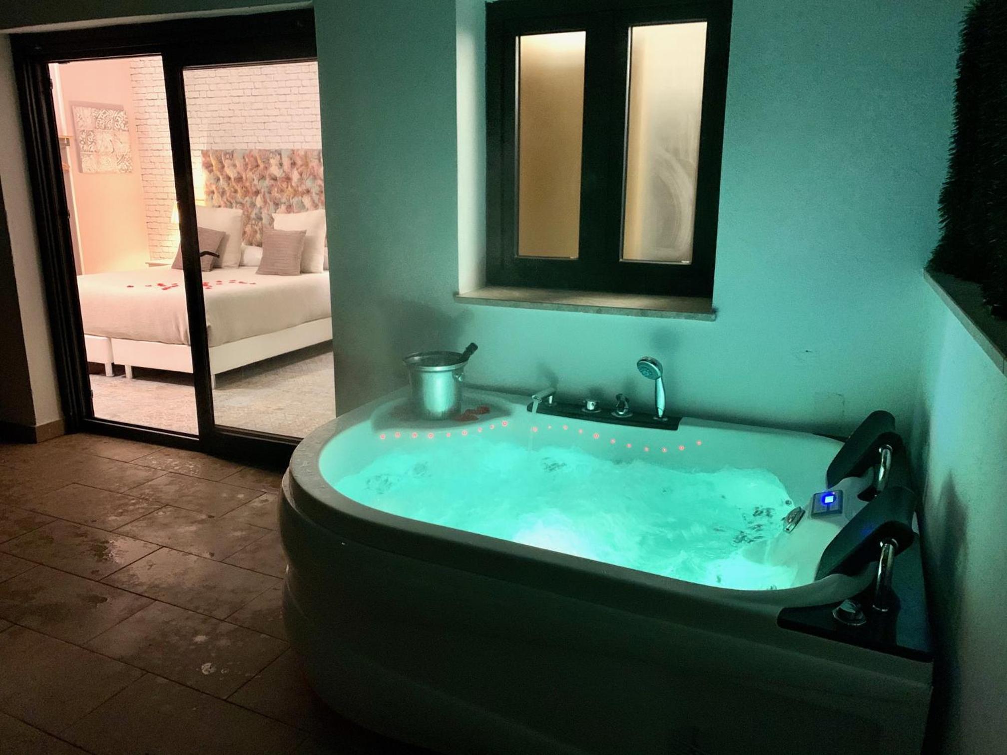 Suite con Jacuzzi en la Terraza Suite con Jacuzzi en la Terraza
