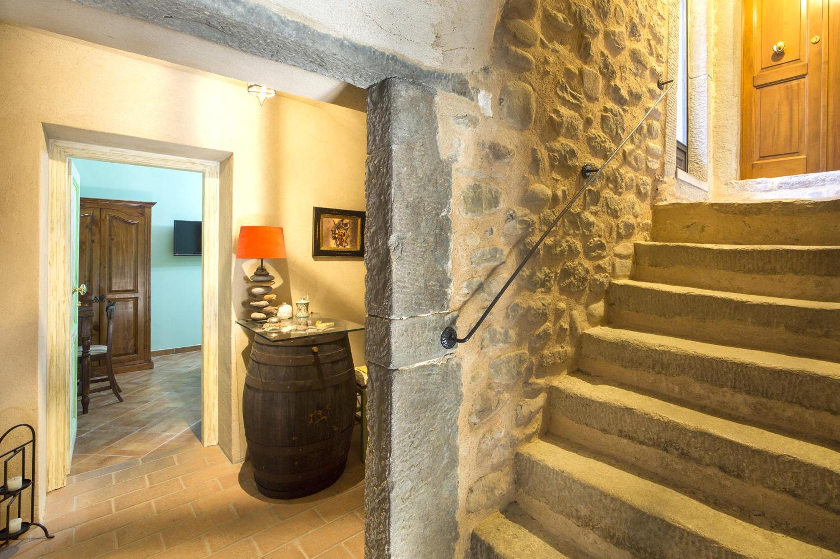 One-Bedroom Apartment - Photo 1
