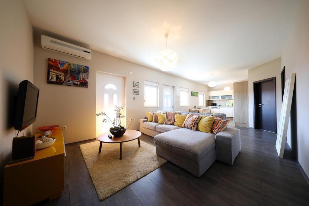 Apartment photo 1