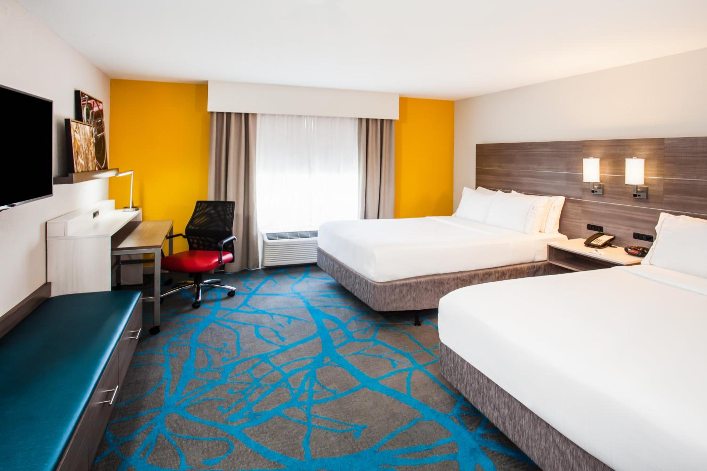 Standard Queen Room with Two Queen Beds - Communications Accessible photo 1