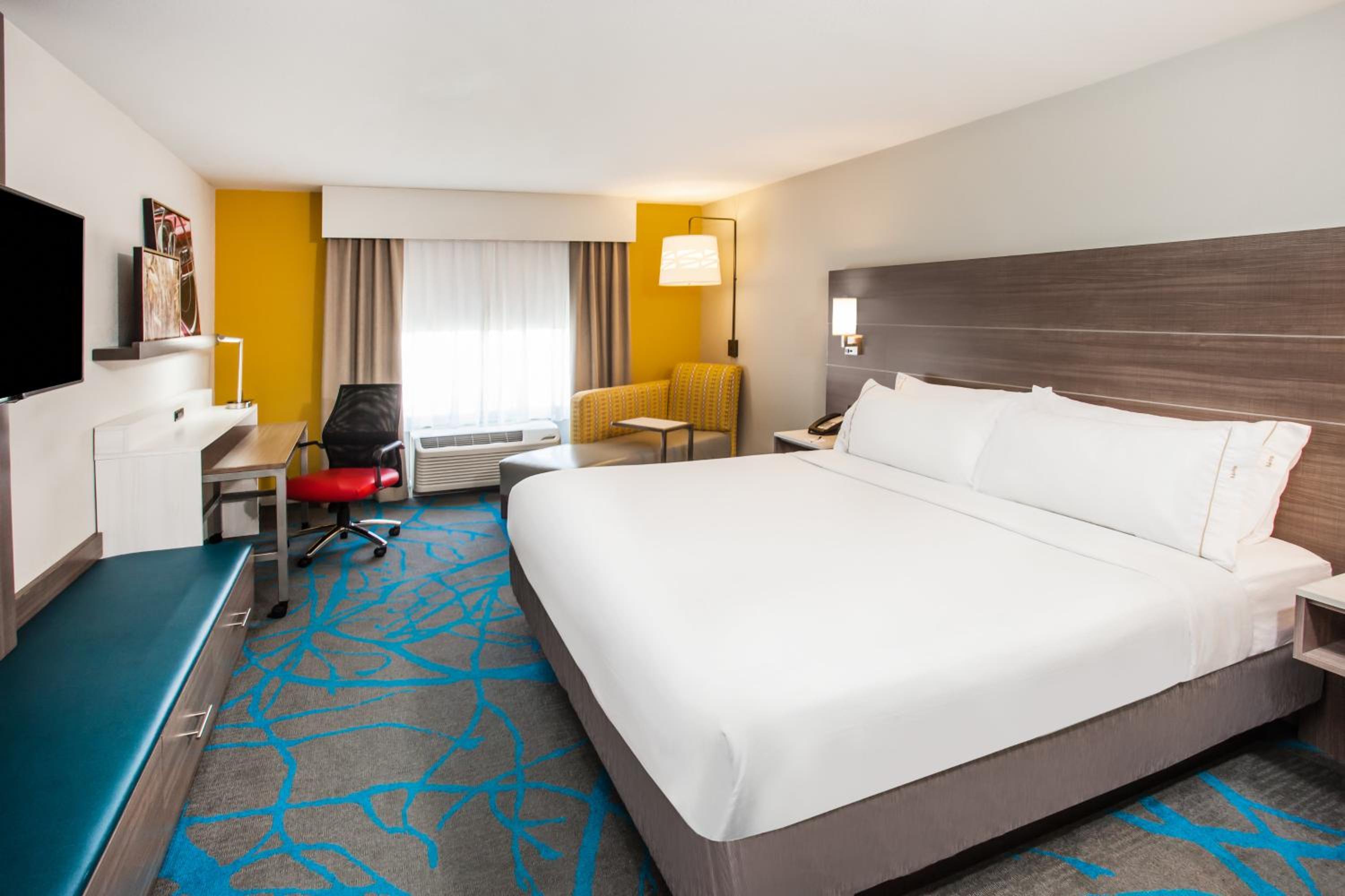 Standard King Room photo 3