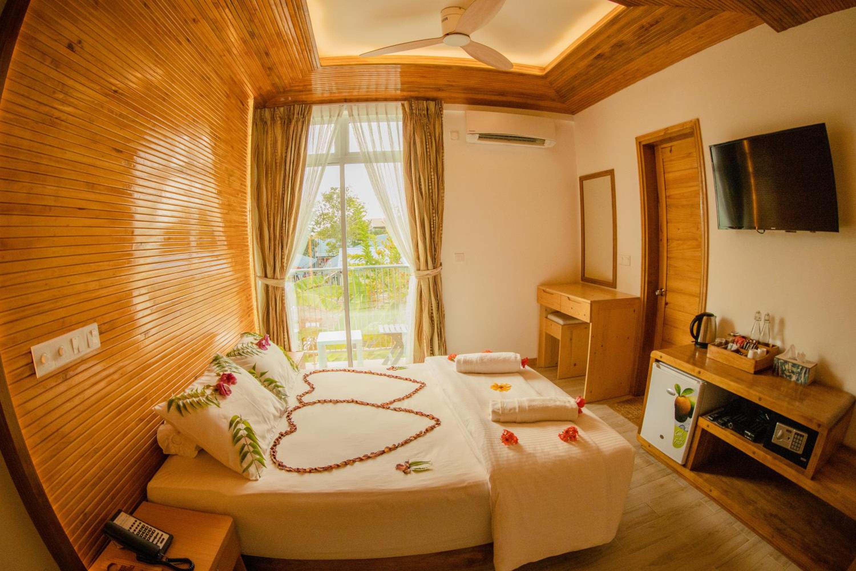 Deluxe Double or Twin Room - Photo 22
