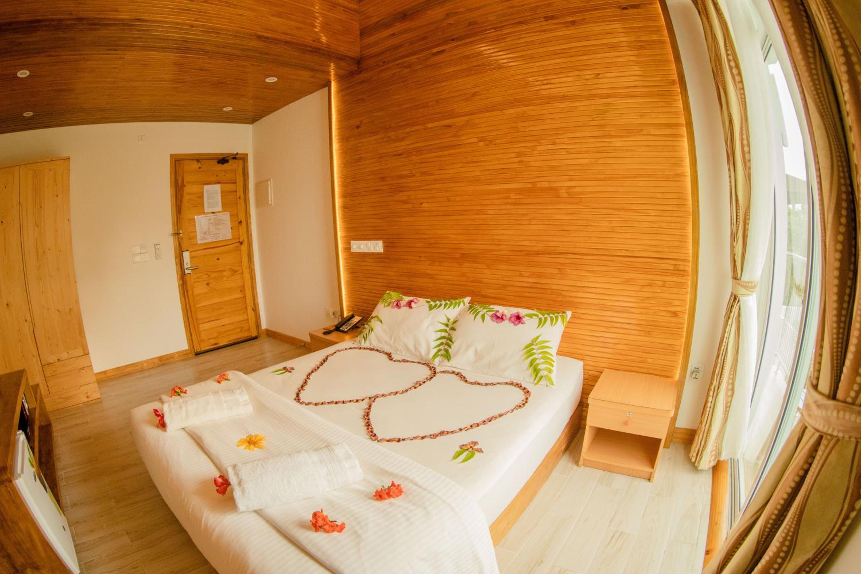 Deluxe Double or Twin Room - Photo 21