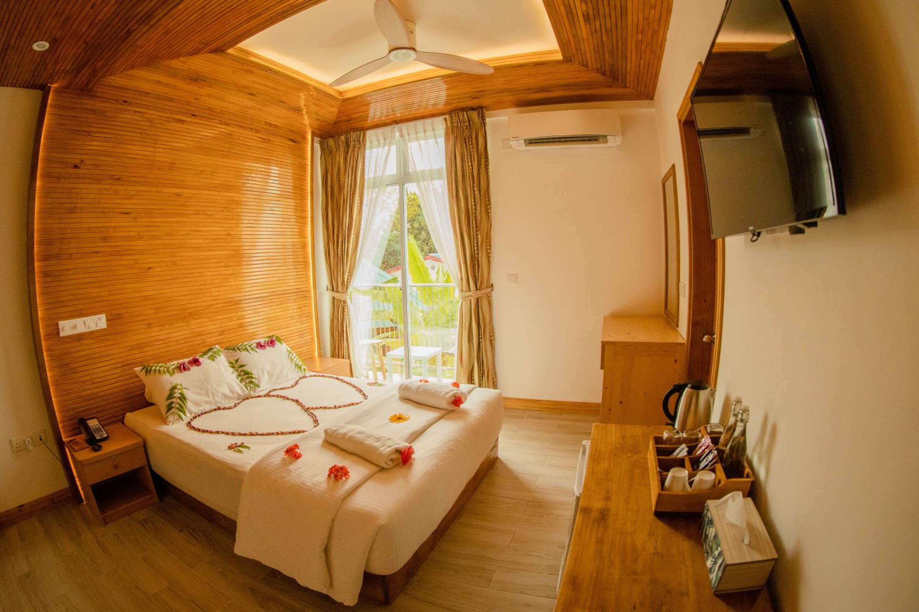 Deluxe Double or Twin Room - Photo 19
