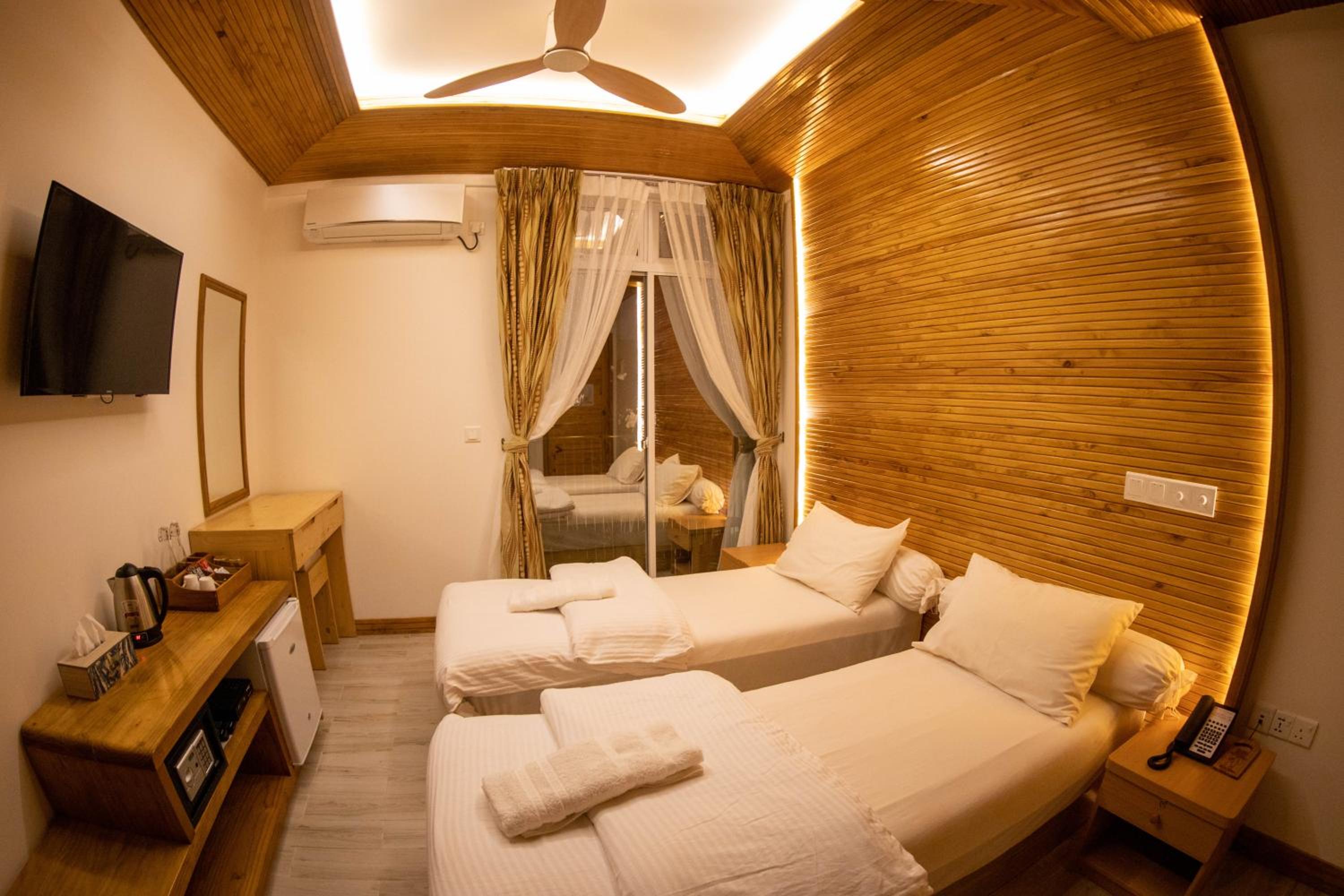 Deluxe Double or Twin Room - Photo 17