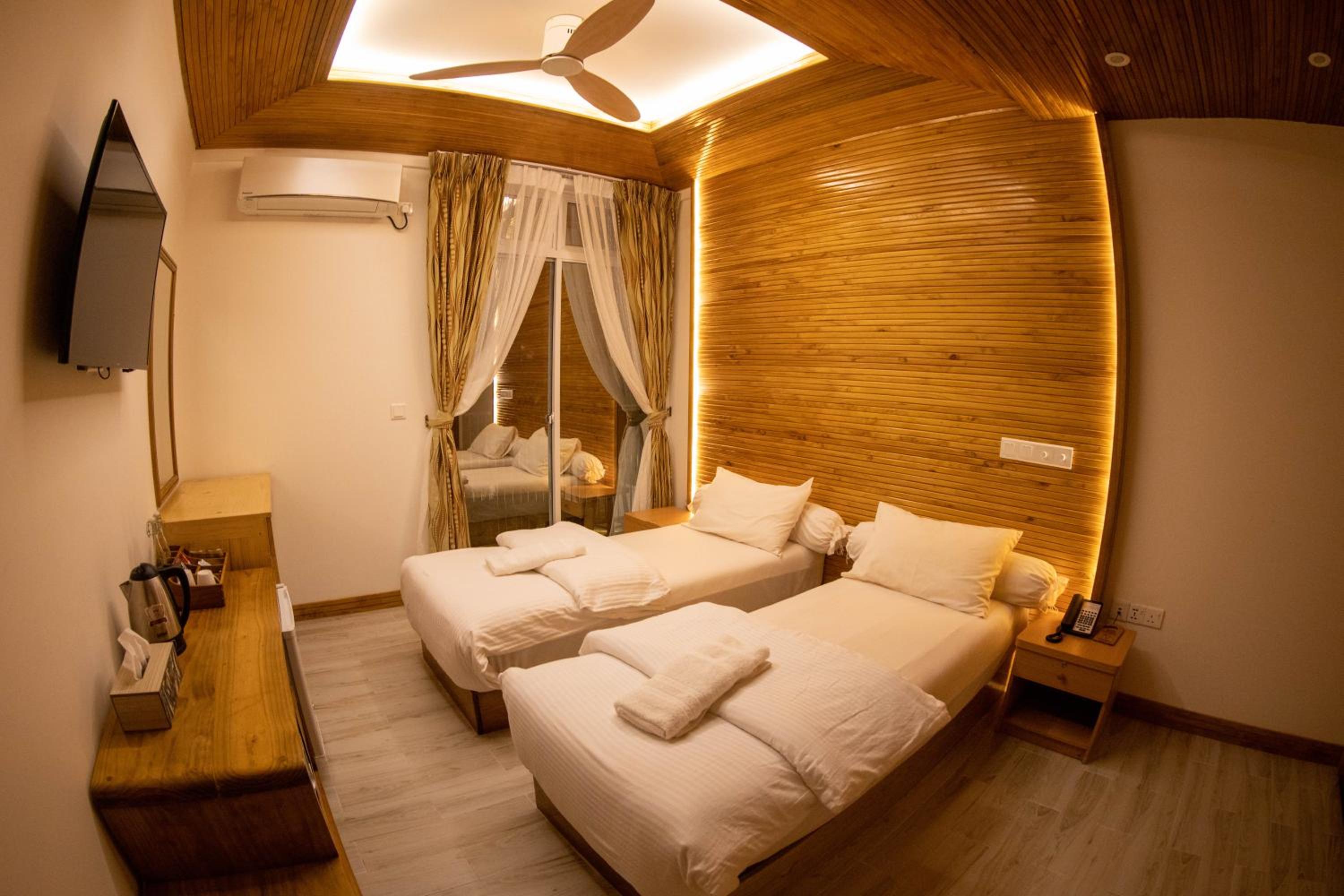 Deluxe Double or Twin Room - Photo 16