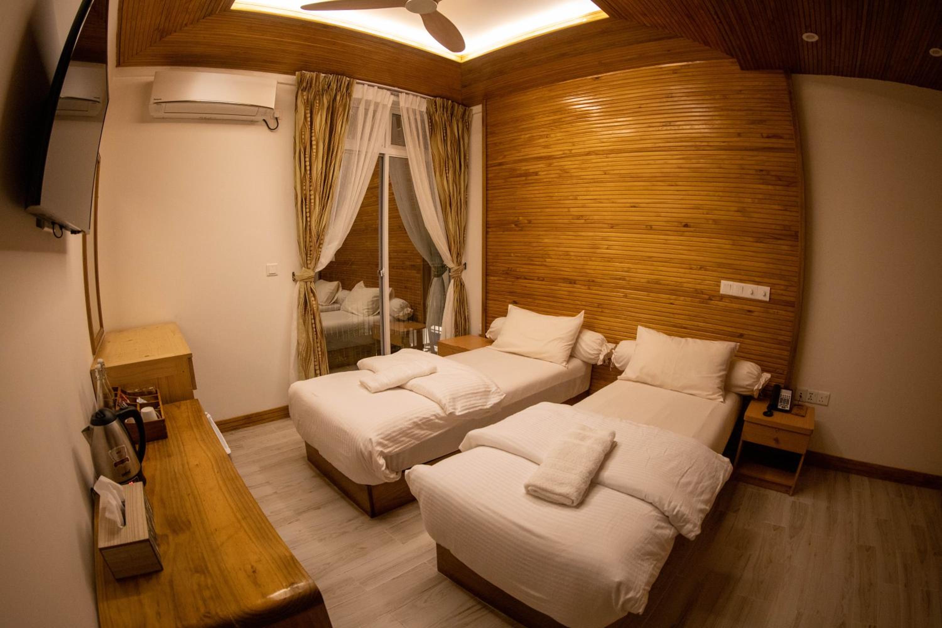 Deluxe Double or Twin Room - Photo 15