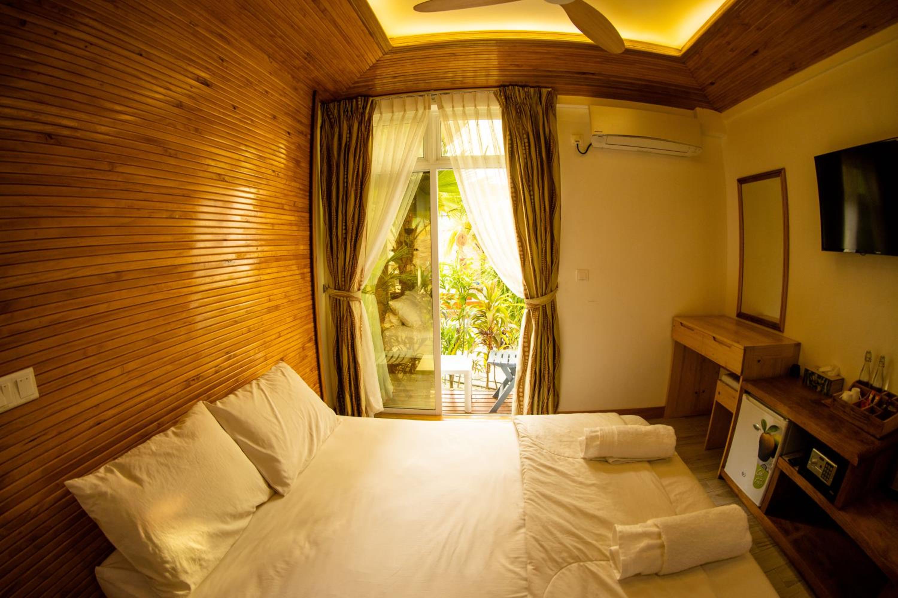Deluxe Double or Twin Room - Photo 14