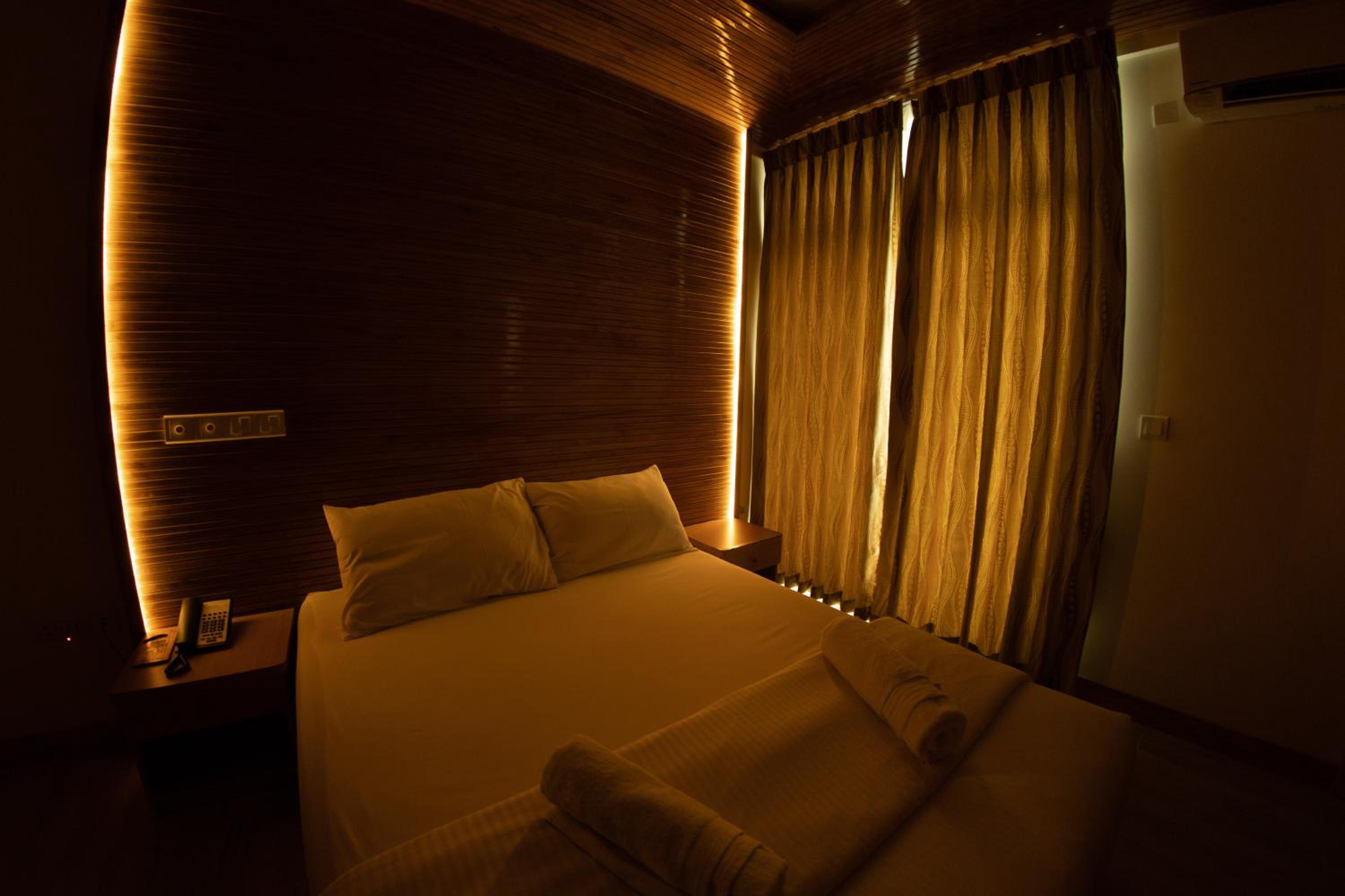 Deluxe Double or Twin Room - Photo 9