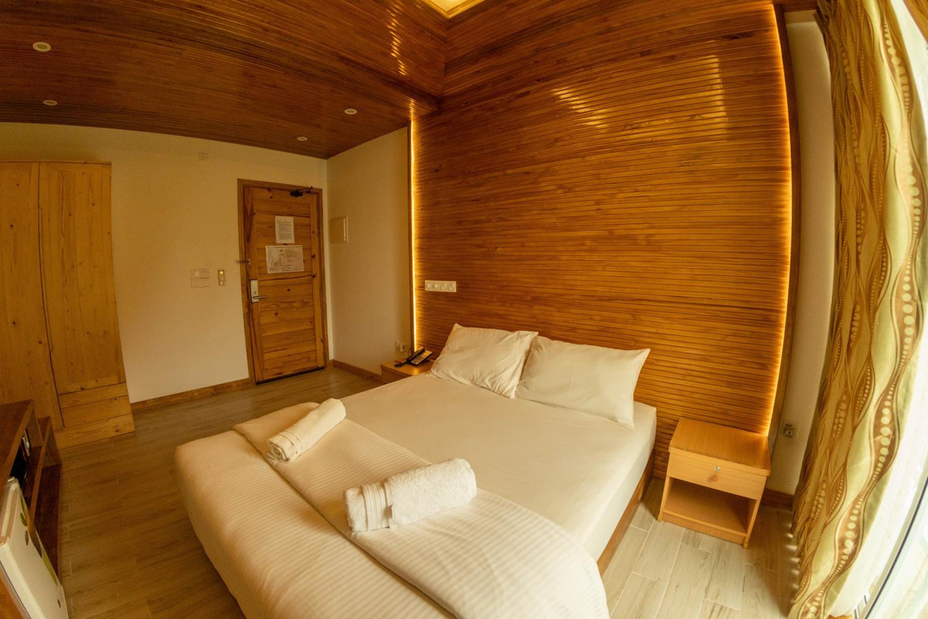 Deluxe Double or Twin Room - Photo 8