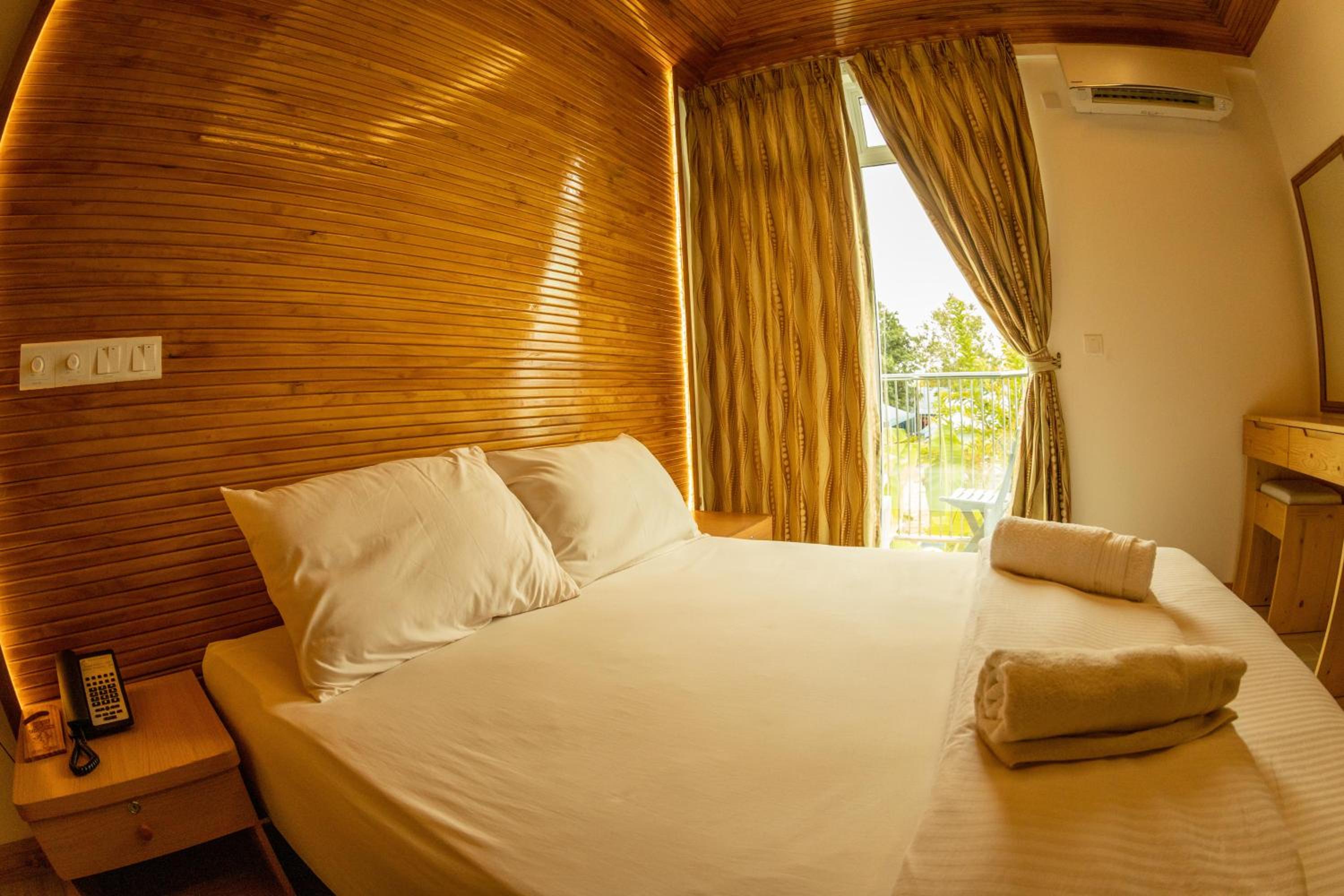 Deluxe Double or Twin Room - Photo 7