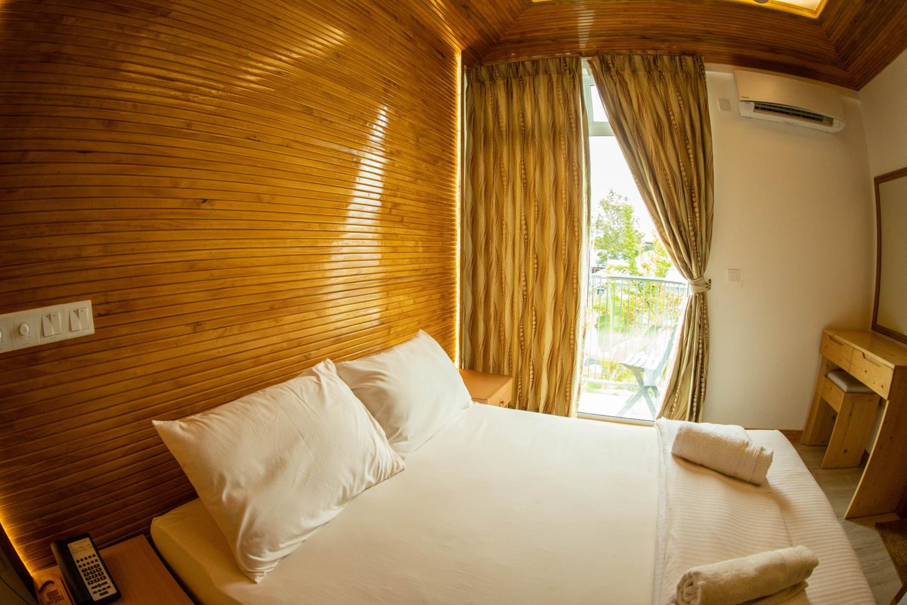 Deluxe Double or Twin Room - Photo 6
